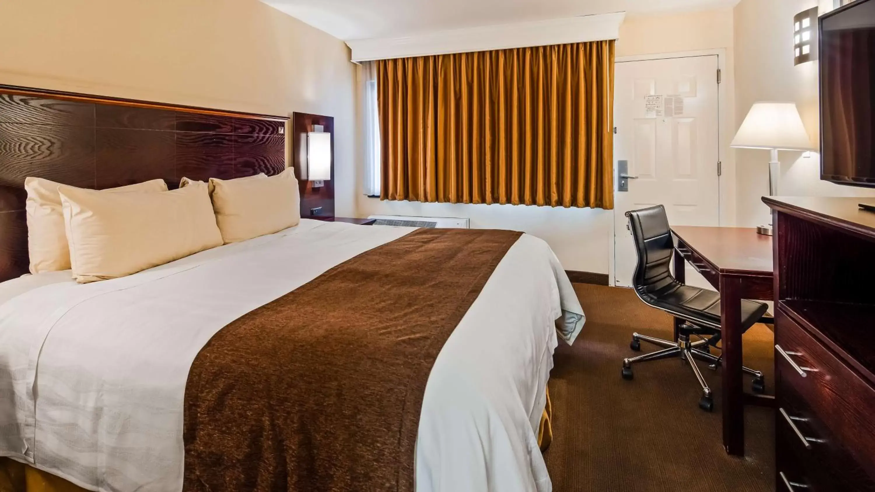 King Suite with Sofa Bed - Disability Access in Best Western Bar Harbour Inn King Suite with Sofa Bed - Disability Access in Best Western Bar Harbour Inn