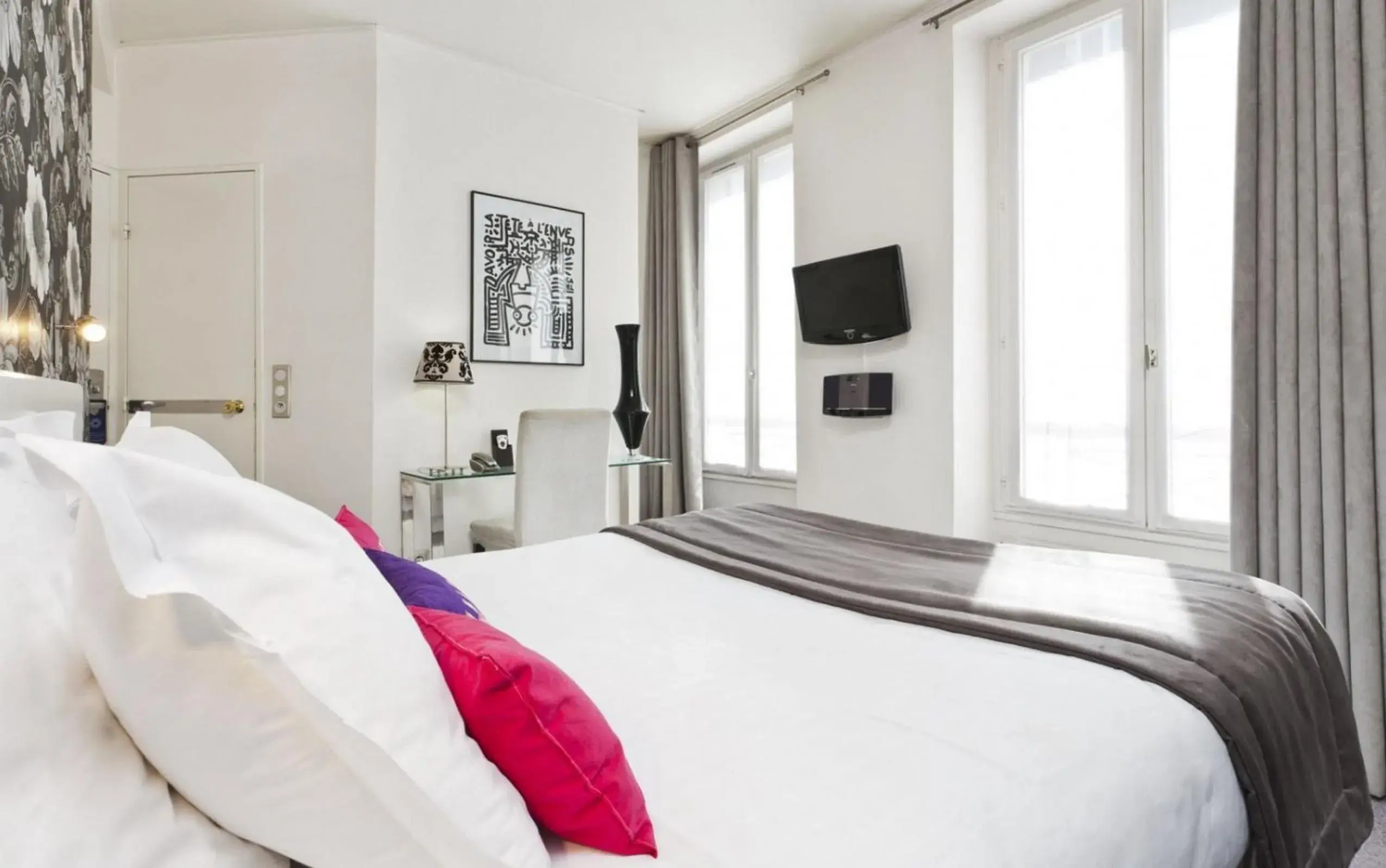Bedroom, Bed in Hôtel Soft