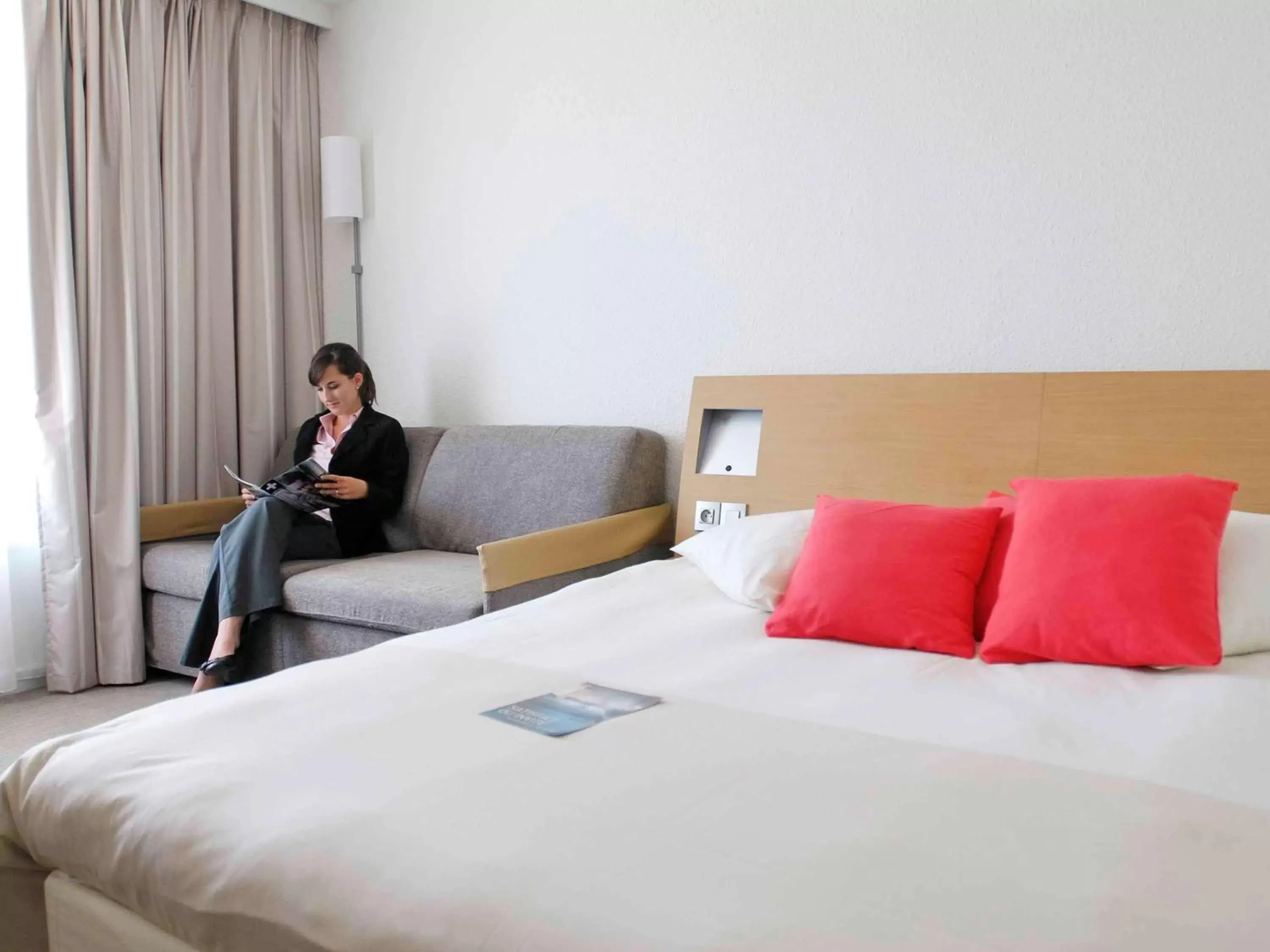 Photo of the whole room, Bed in Novotel Narbonne Sud A9/A61