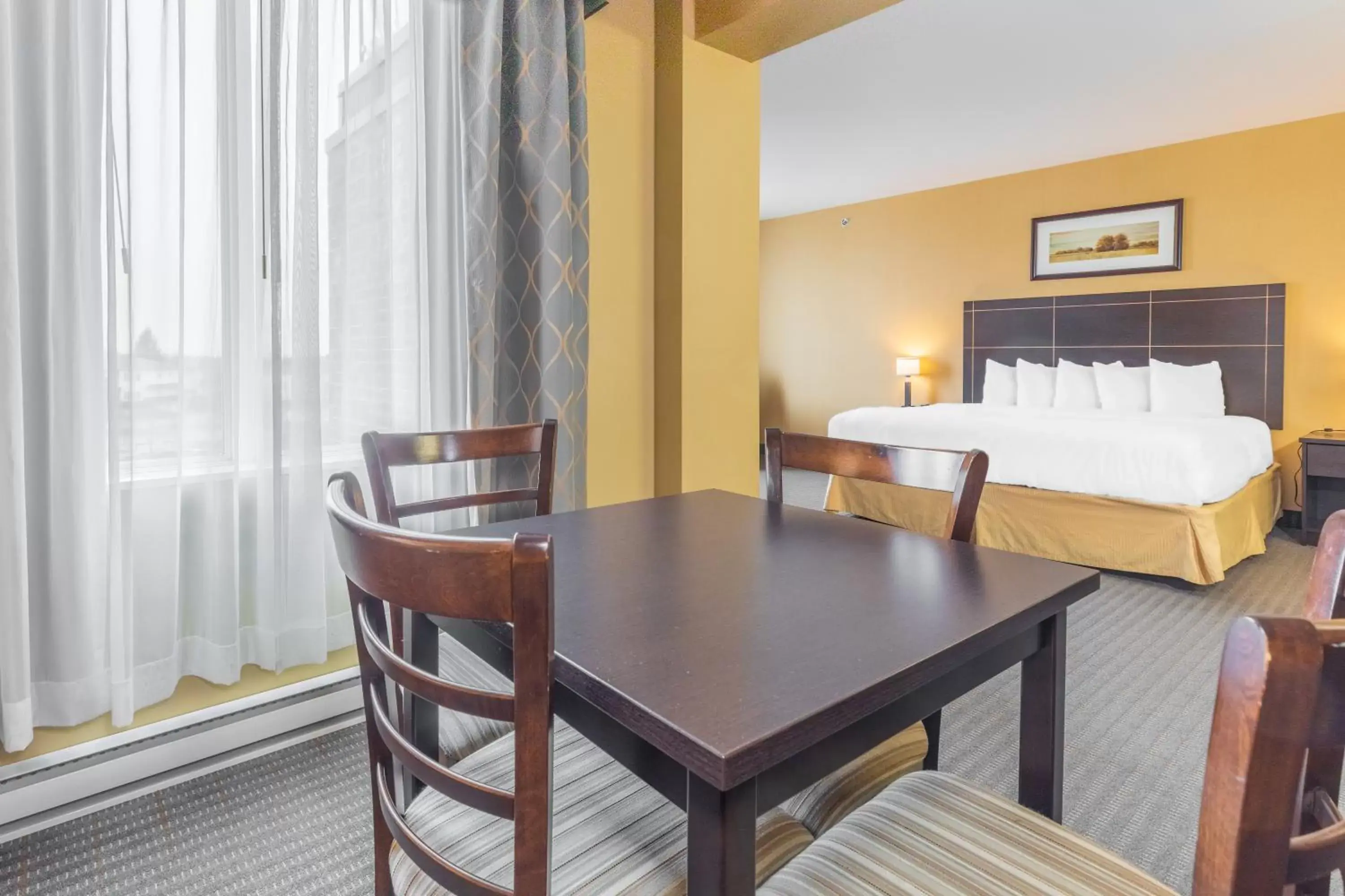 Bedroom in Quality Inn & Suites Victoriaville