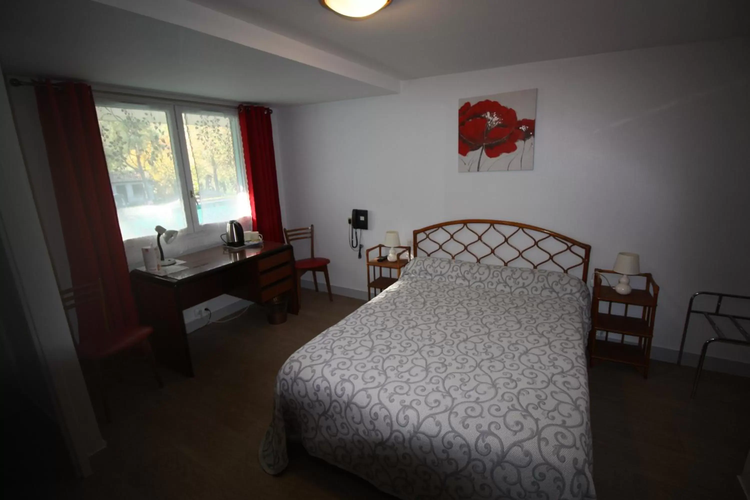 Photo of the whole room, Bed in Hotel Les Deux Sapins