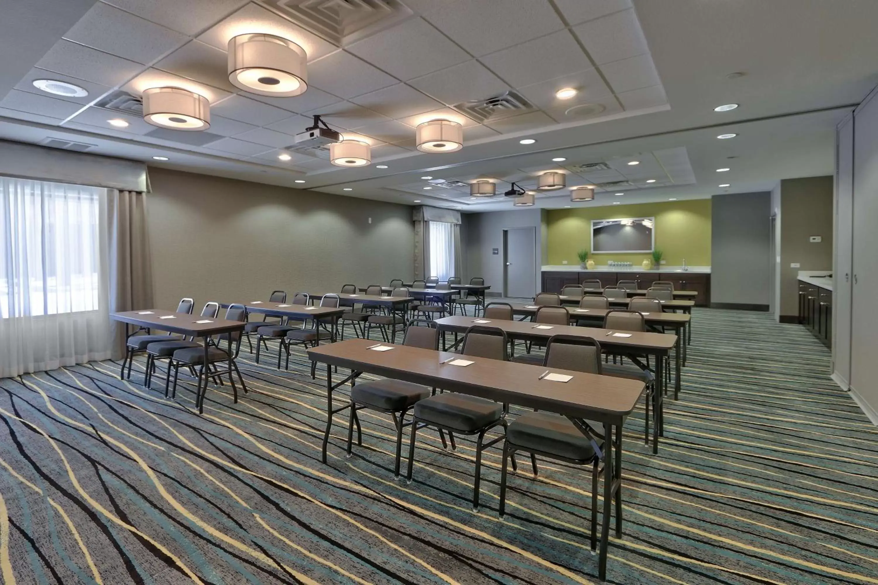 Meeting/conference room in Hampton Inn & Suites Albuquerque Airport