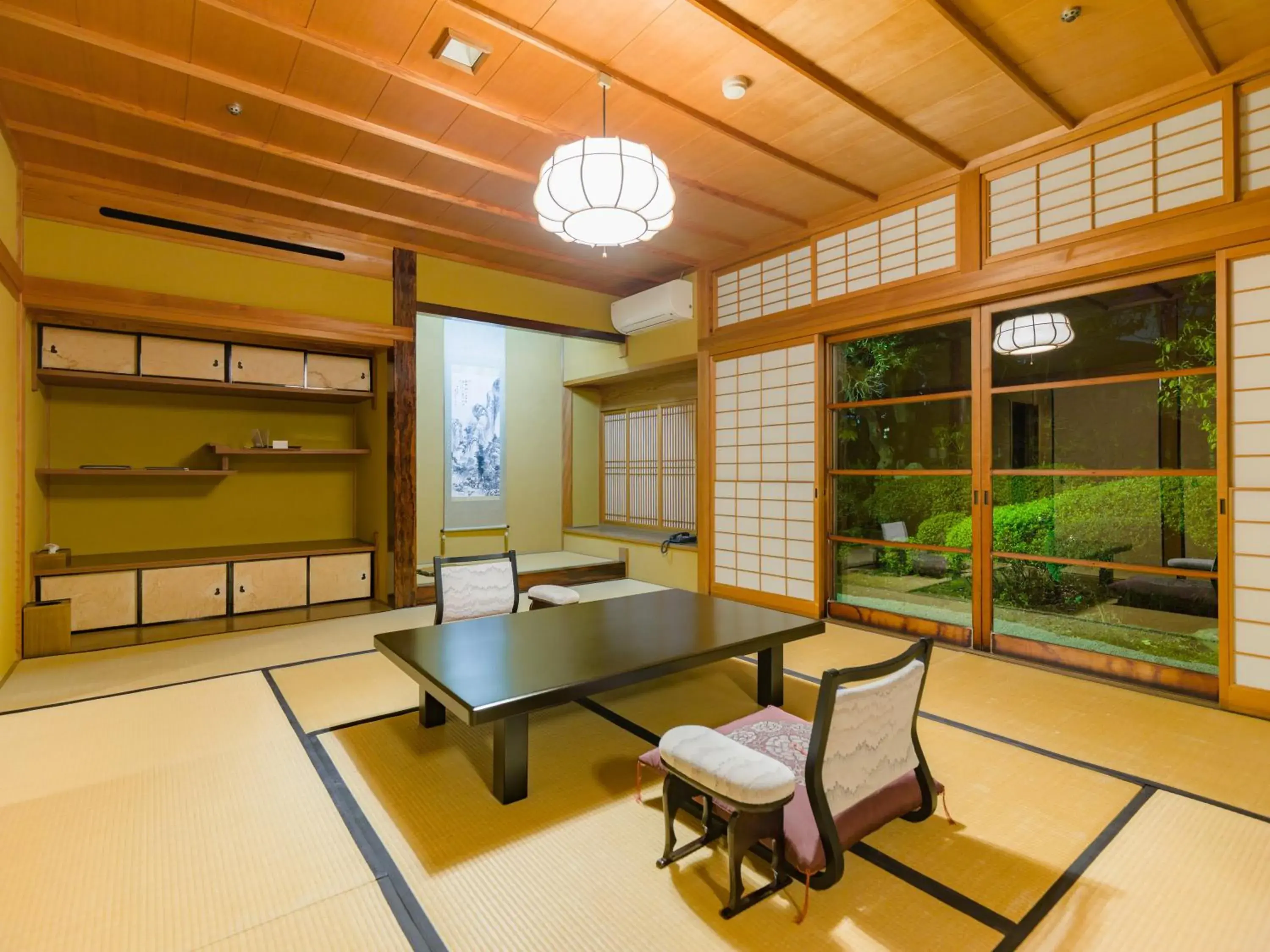 Photo of the whole room in Haginoyado Tomoe Ryokan