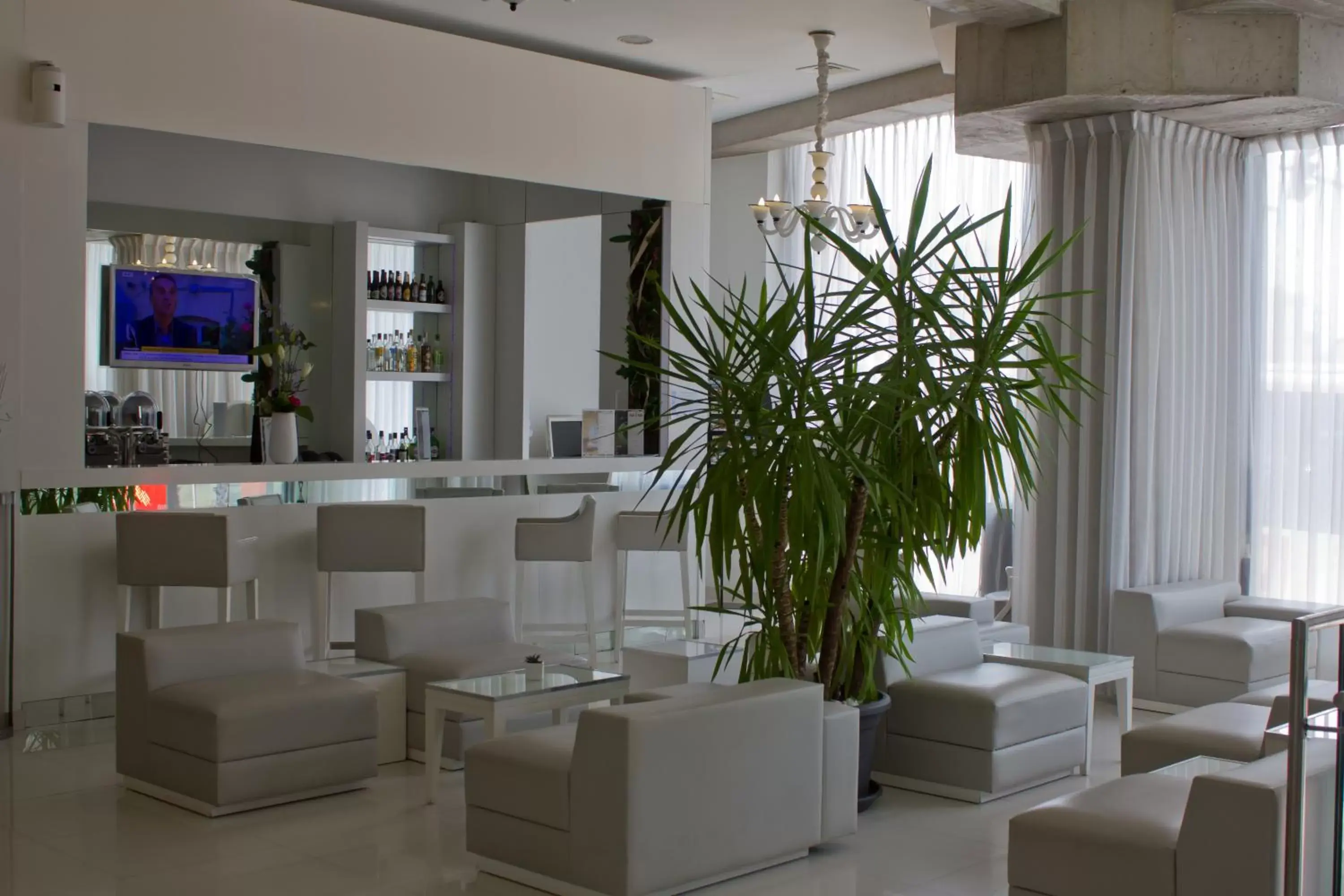 Lounge or bar, Lounge/Bar in Kyriad Prestige Perpignan Centre del Mon