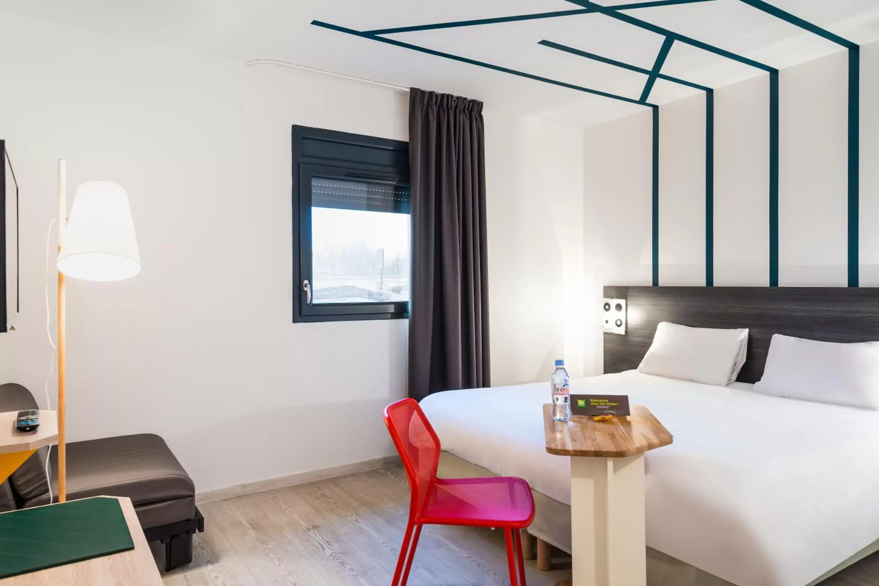 Bedroom, Bed in ibis Styles Rouen Val De Reuil