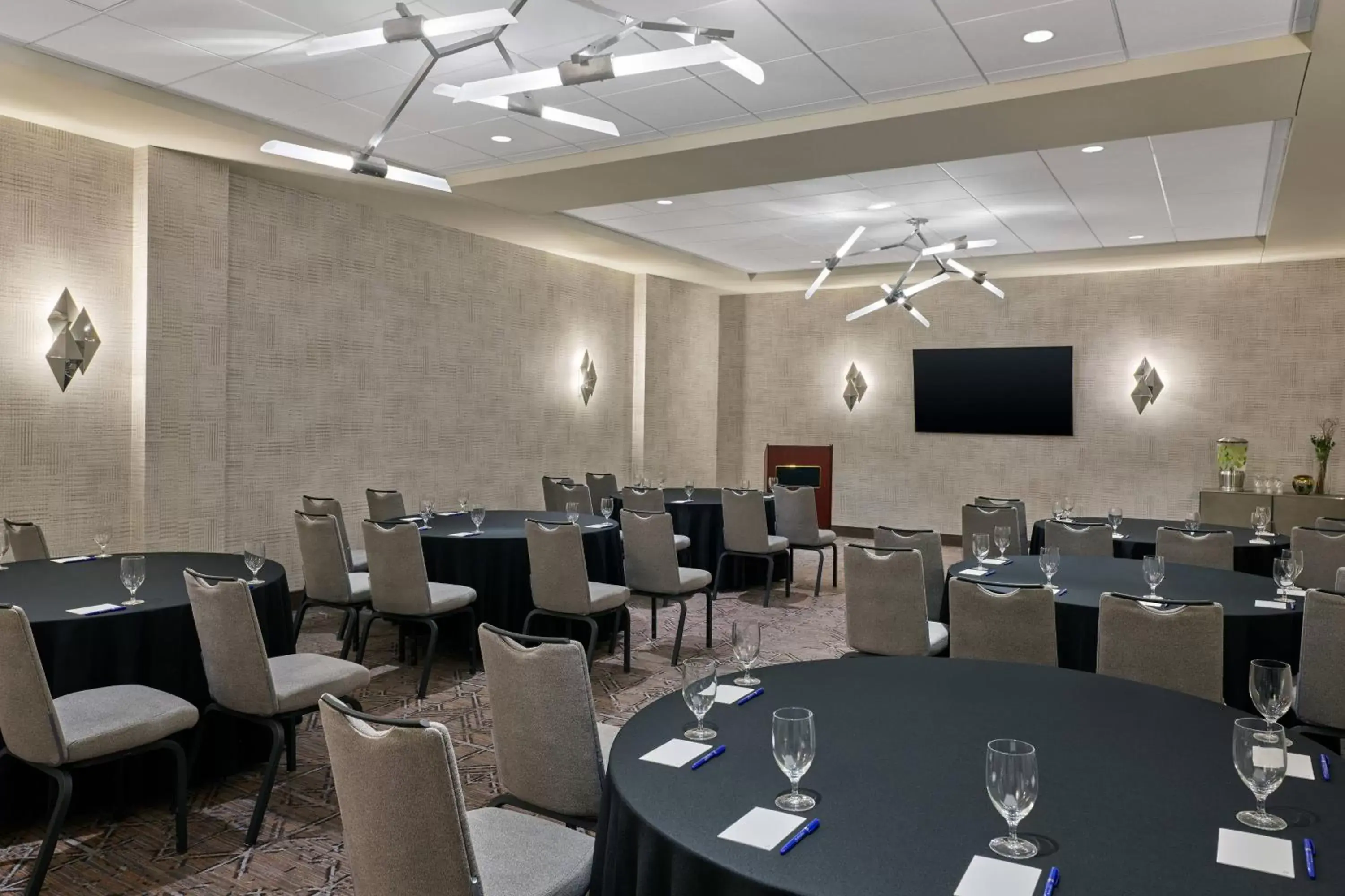 Meeting/conference room in Delta Hotels by Marriott Ashland Downtown