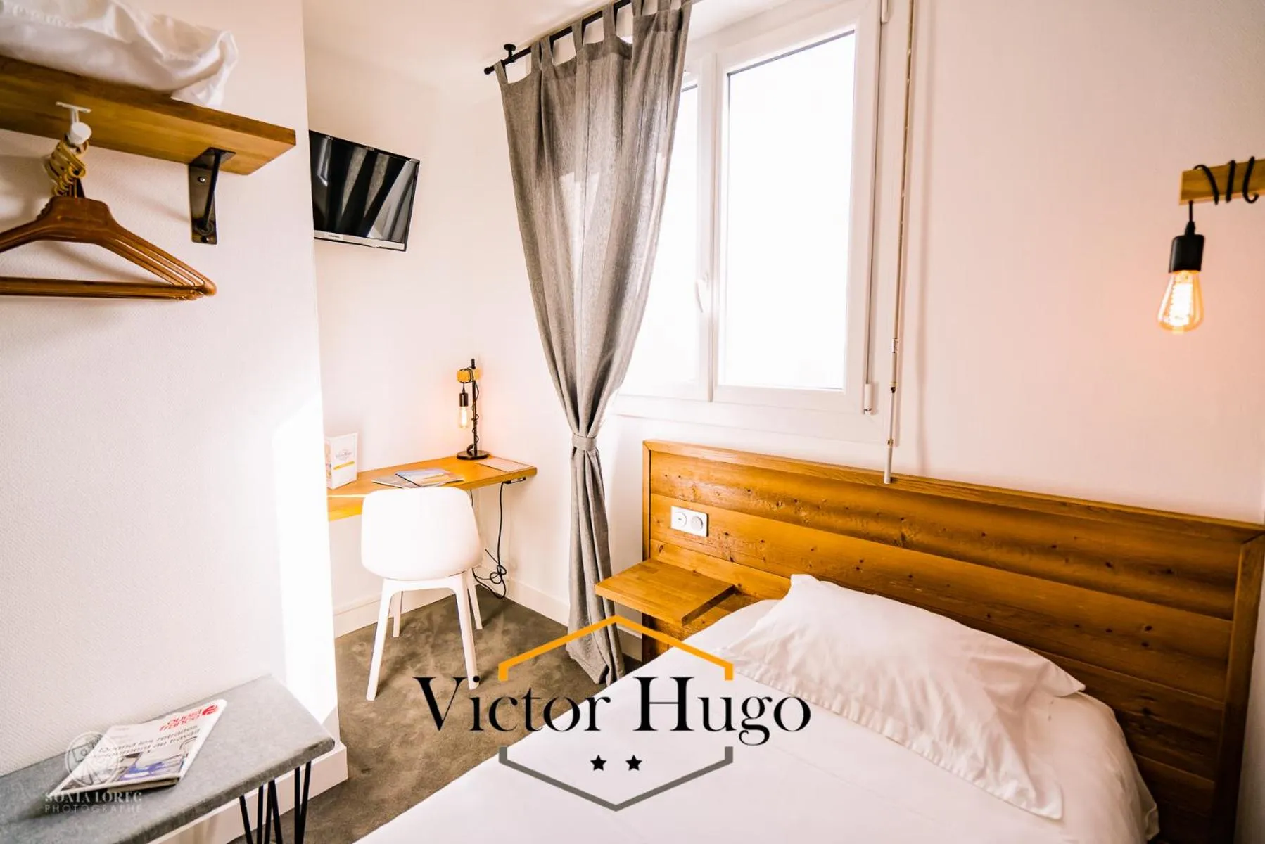 Bed in Hôtel Victor Hugo Lorient