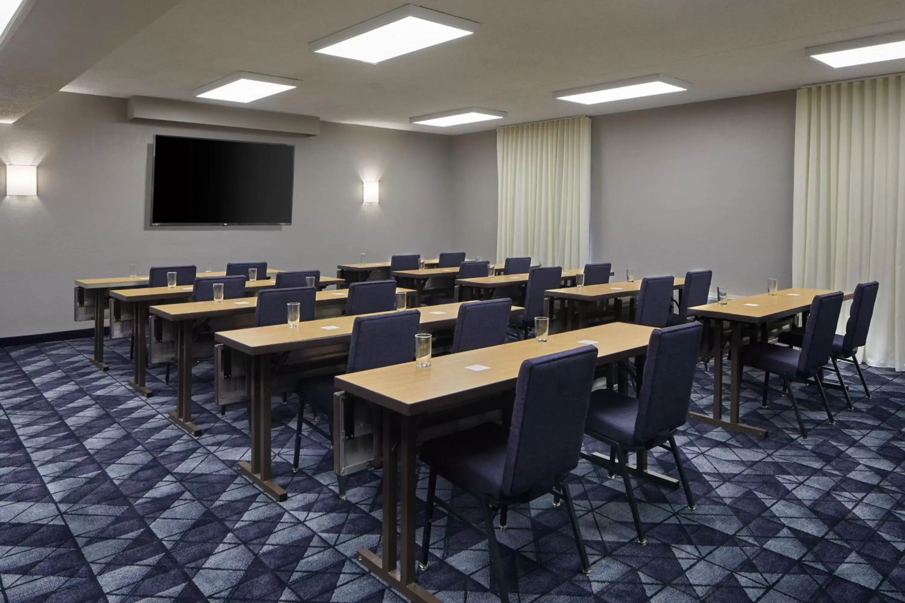 Meeting/conference room in Courtyard by Marriott Memphis Airport