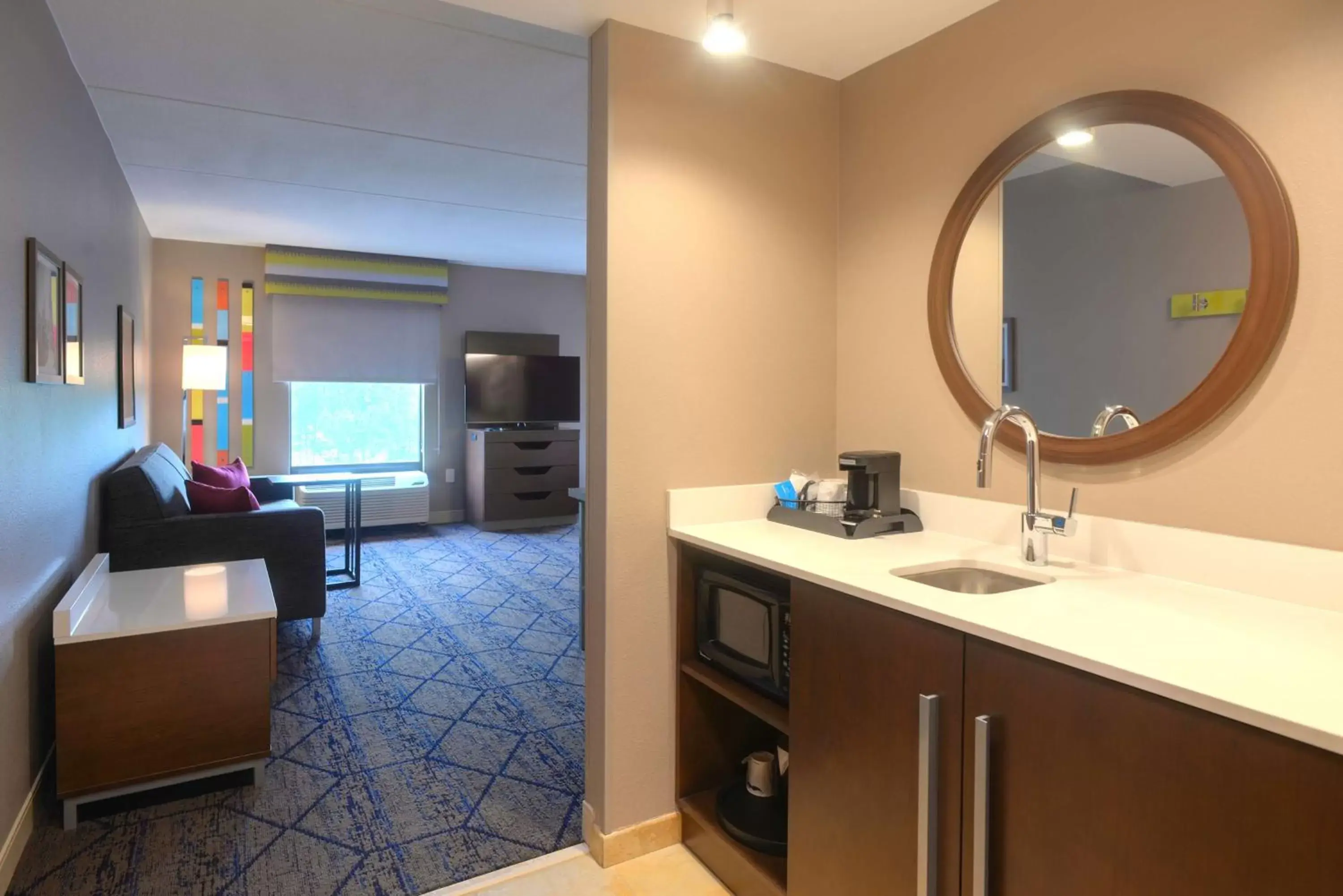 Photo of the whole room, Bathroom in Hampton Inn & Suites Atlanta-Six Flags