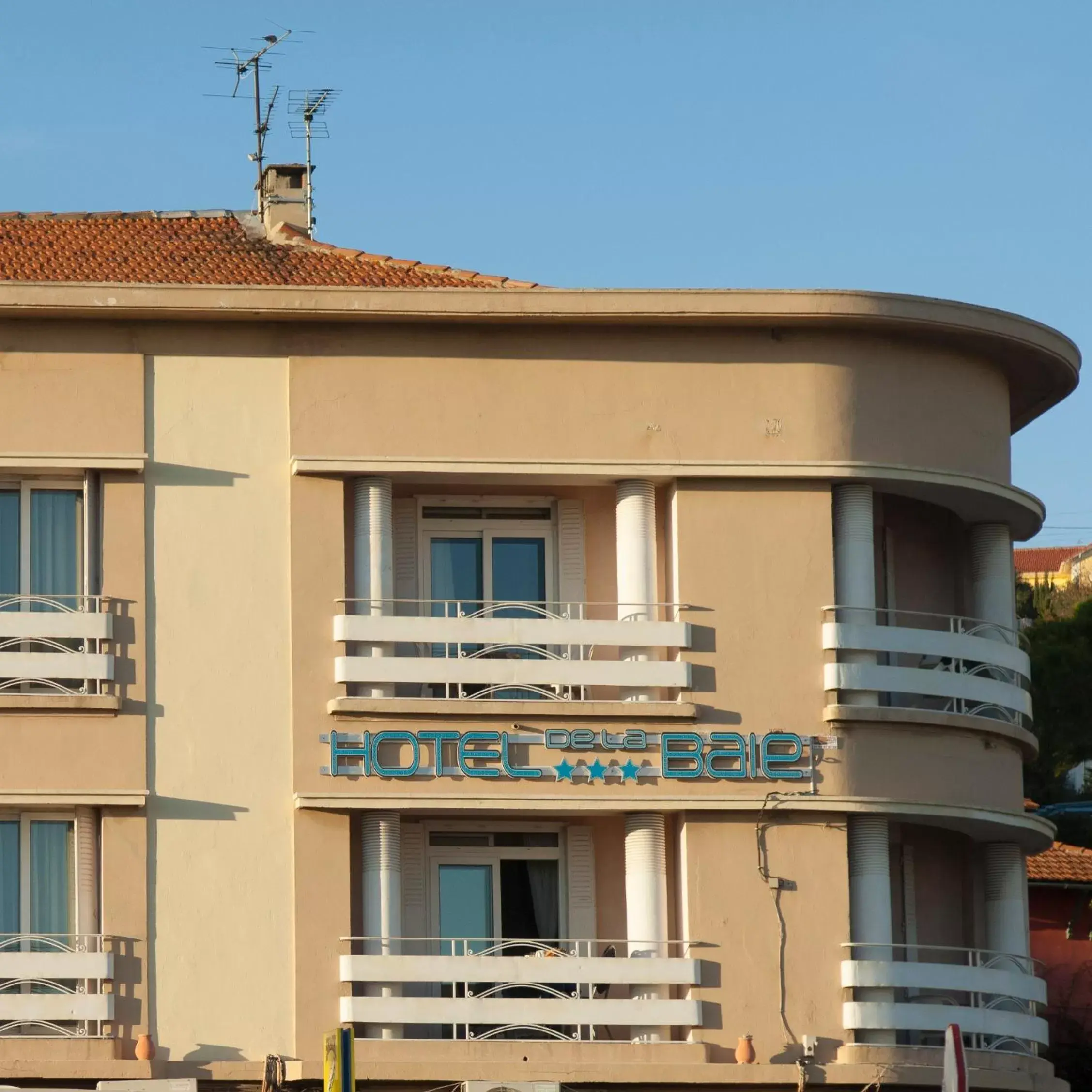 Facade/entrance, Property Building in Hotel de la Baie