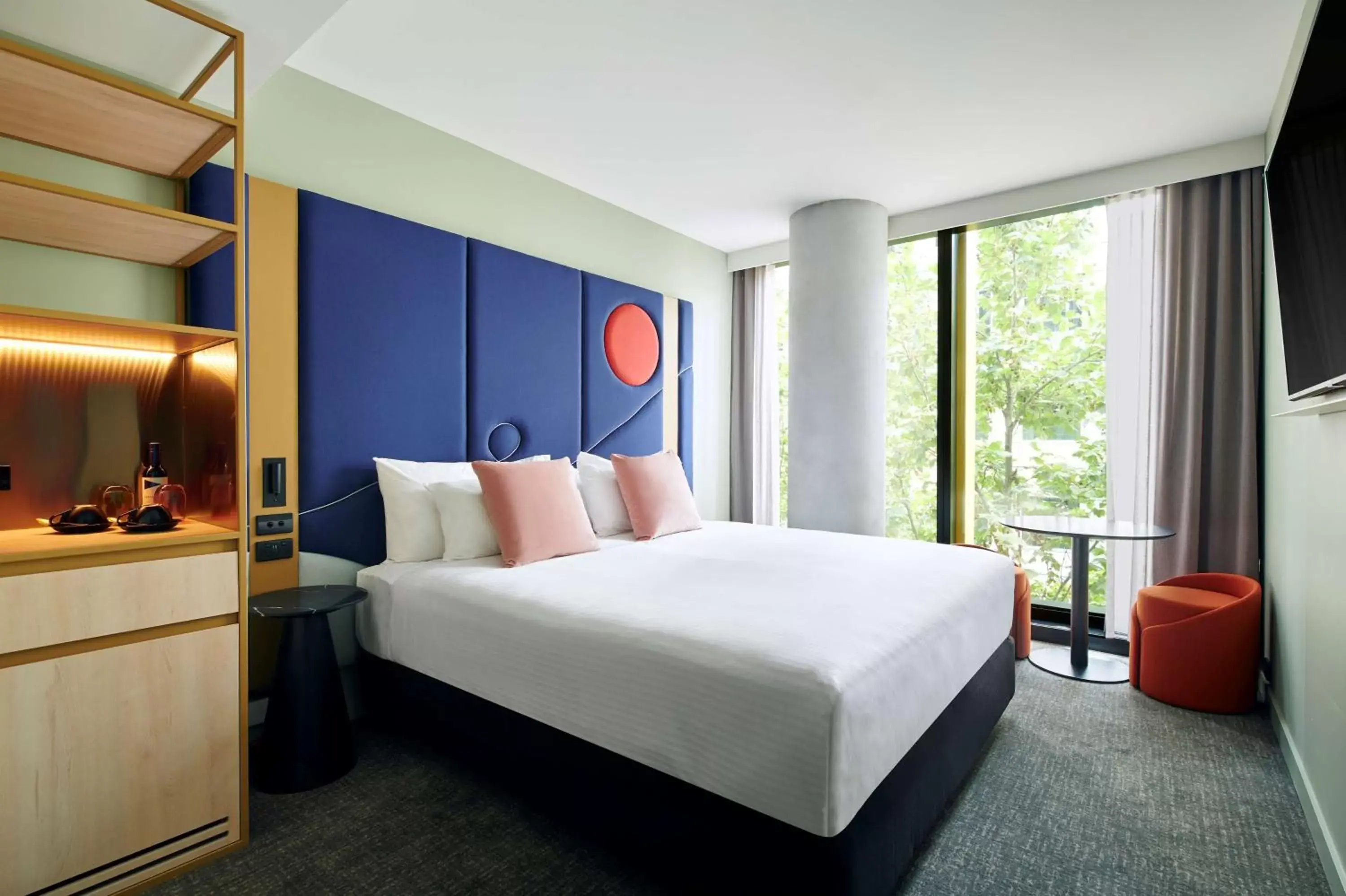 Bedroom in Quincy Hotel Melbourne