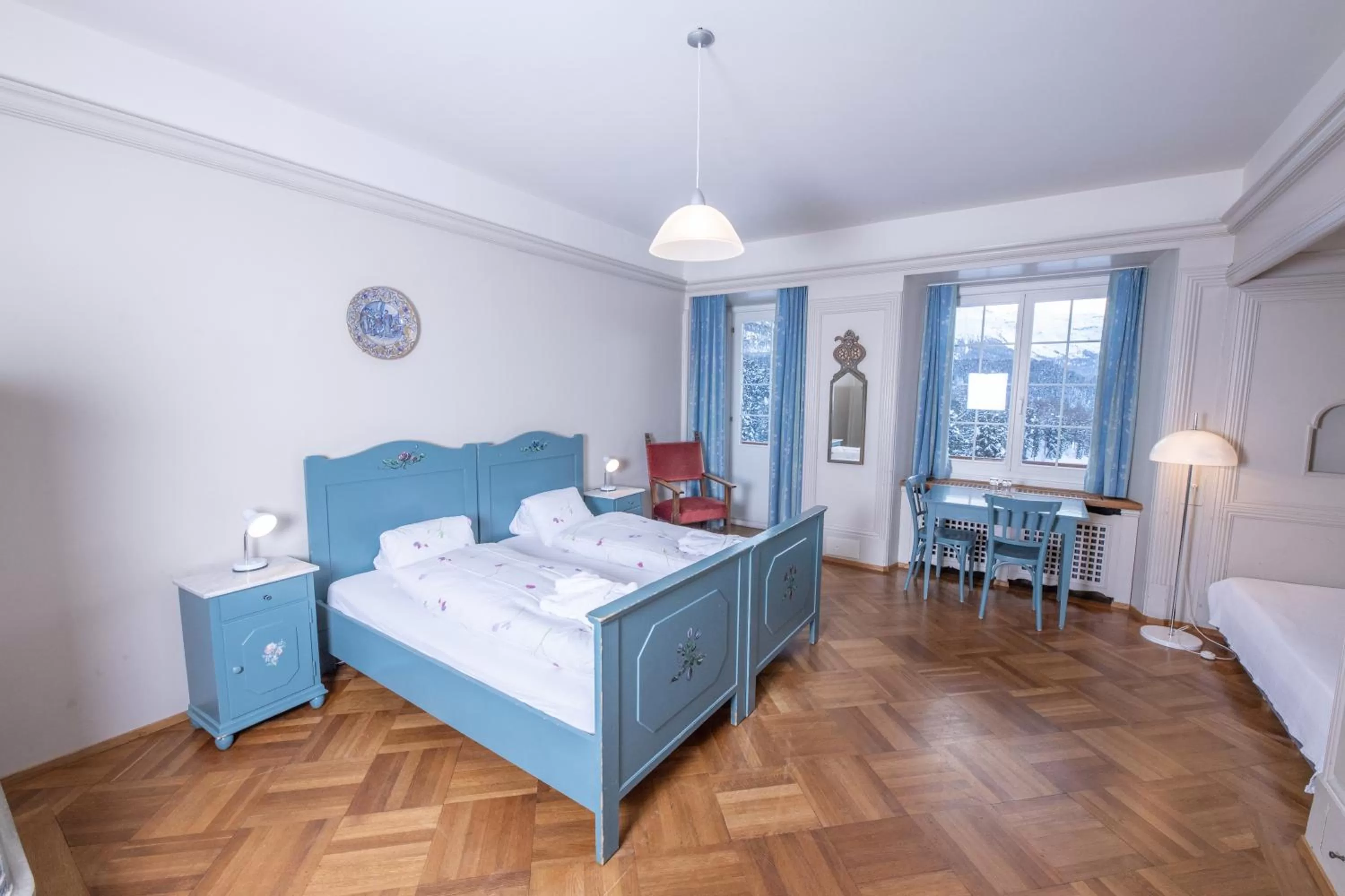 Bed in Hotel Chesa Spuondas