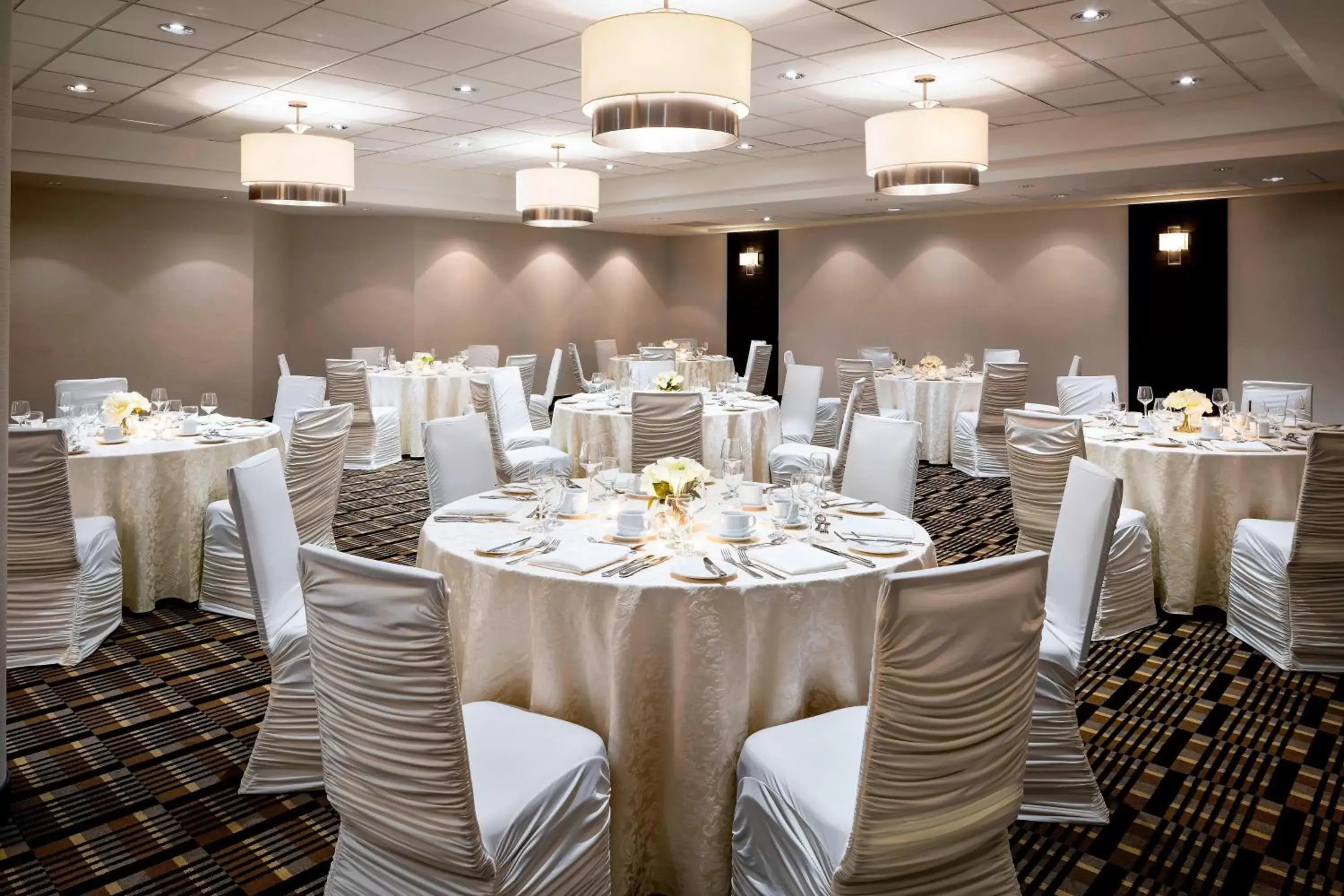 Meeting/conference room, Banquet Facilities in Four Points by Sheraton Mississauga Meadowvale