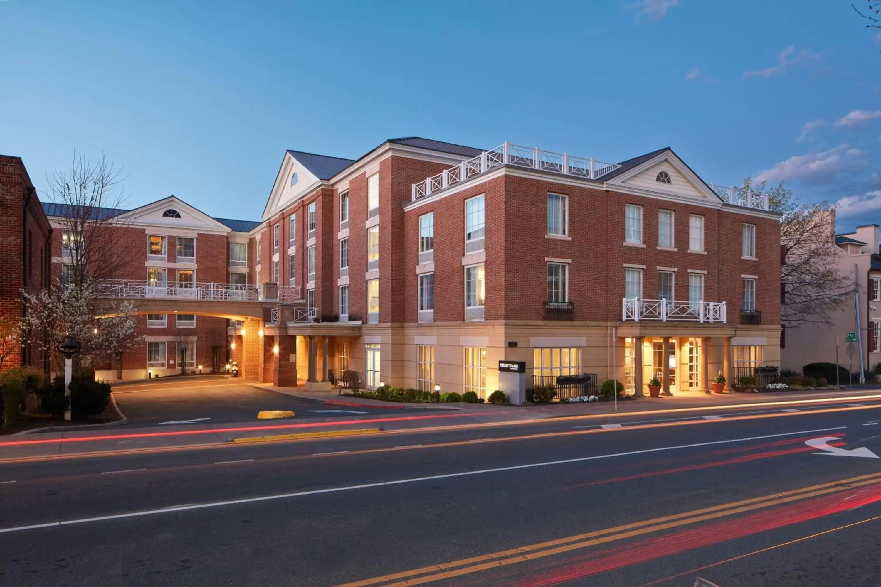 Property Building in Courtyard by Marriott Charlottesville - University Medical Center