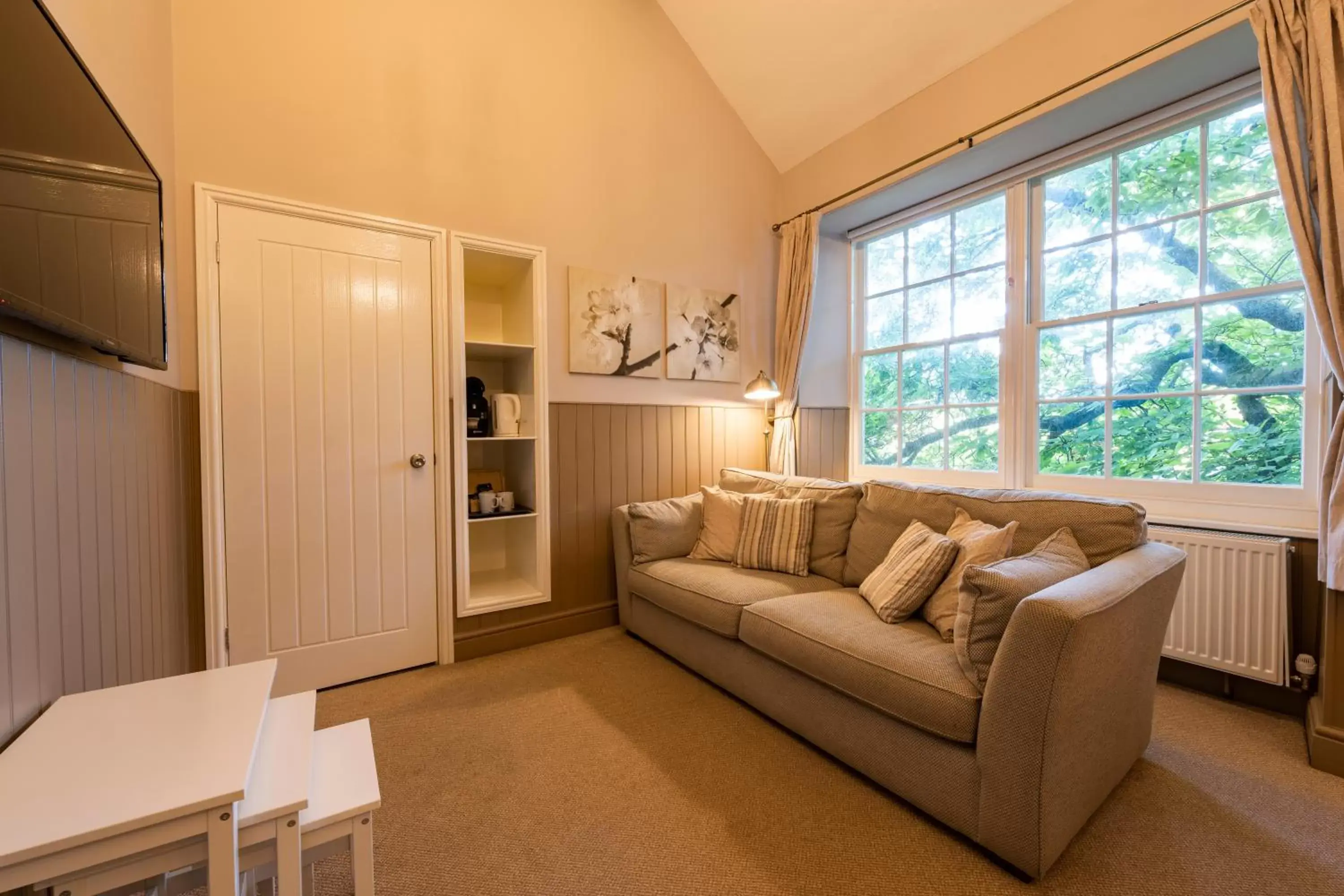 Bedroom, Seating Area in Swan Hotel