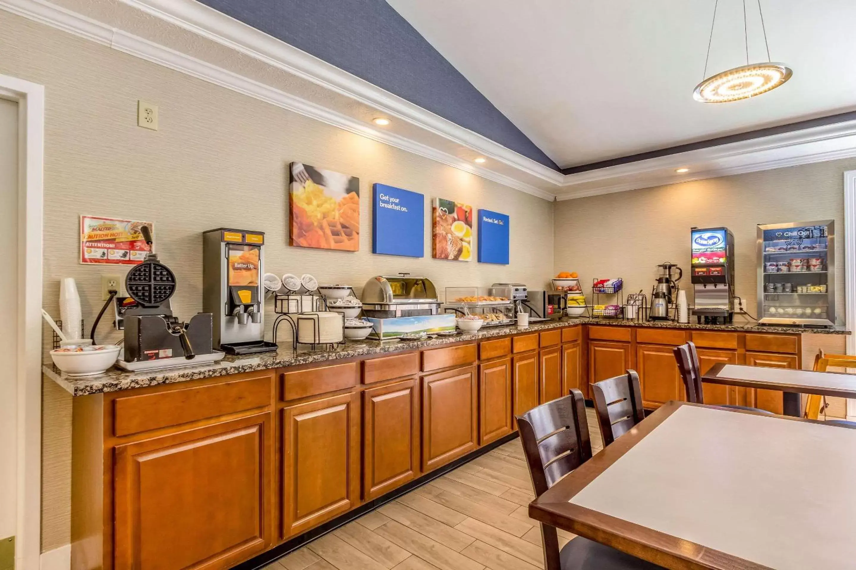 Dining area, Restaurant/Places to Eat in Comfort Inn Independence