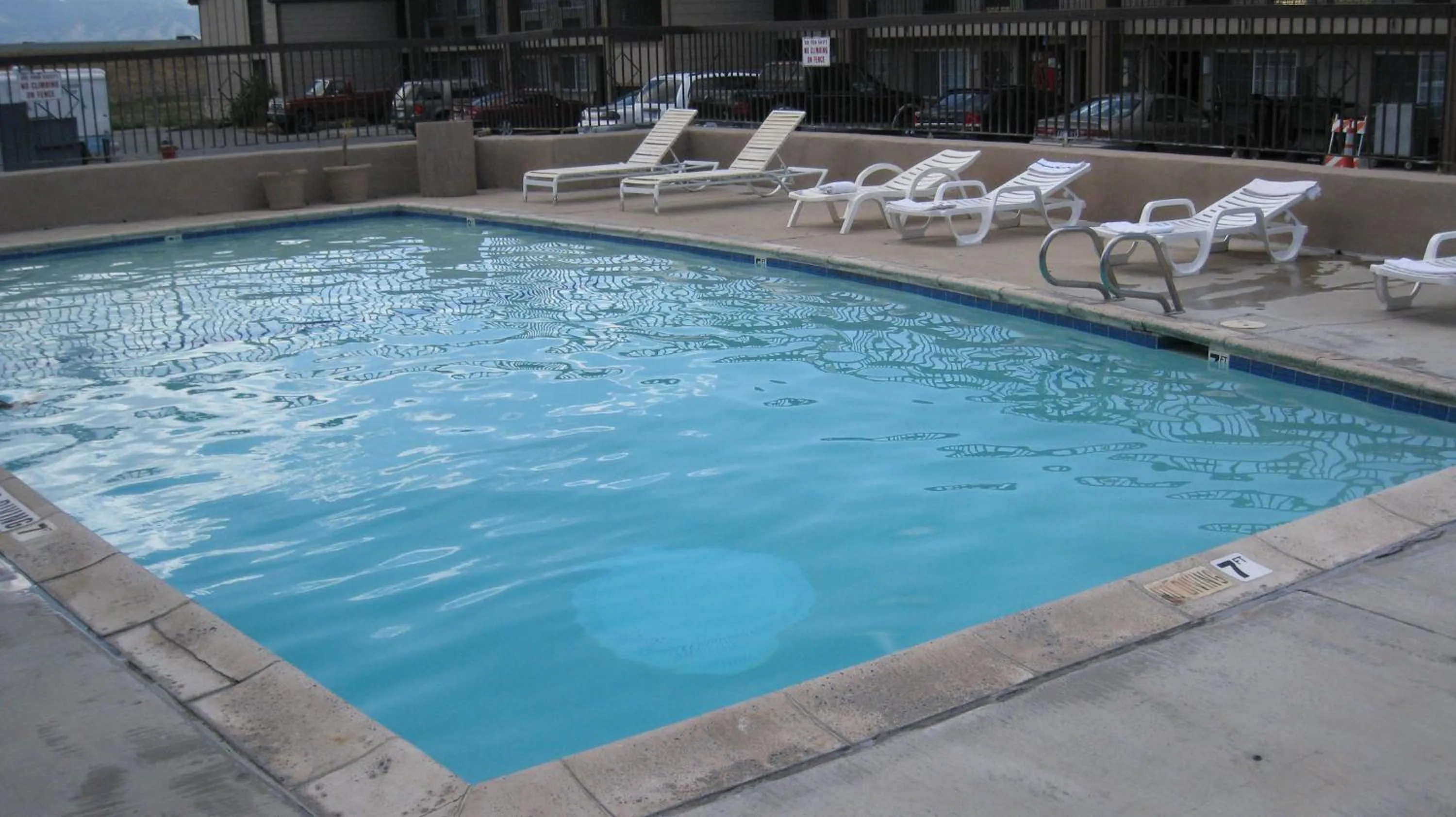 Swimming pool in Discovery Inn