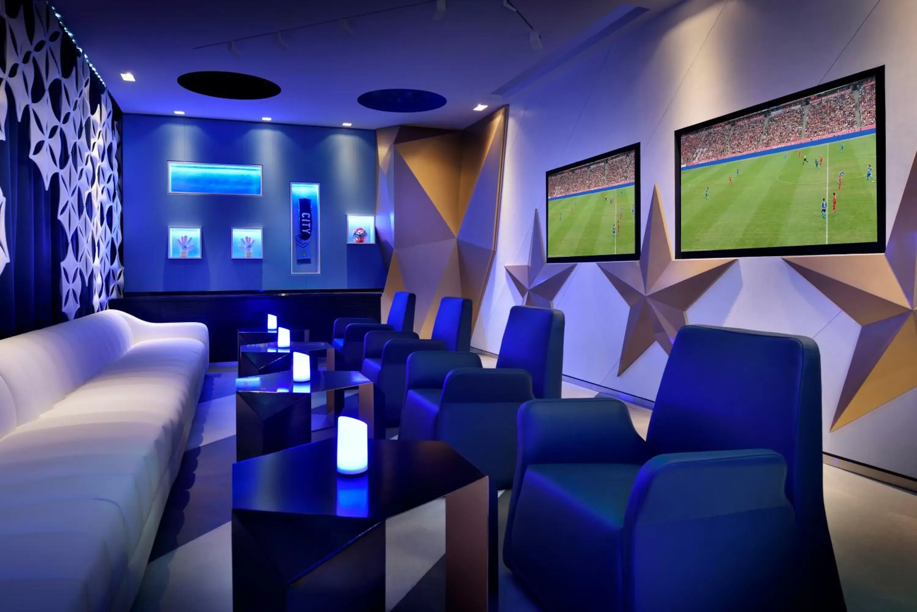 Communal lounge/ TV room, Lounge/Bar in Southern Sun Abu Dhabi