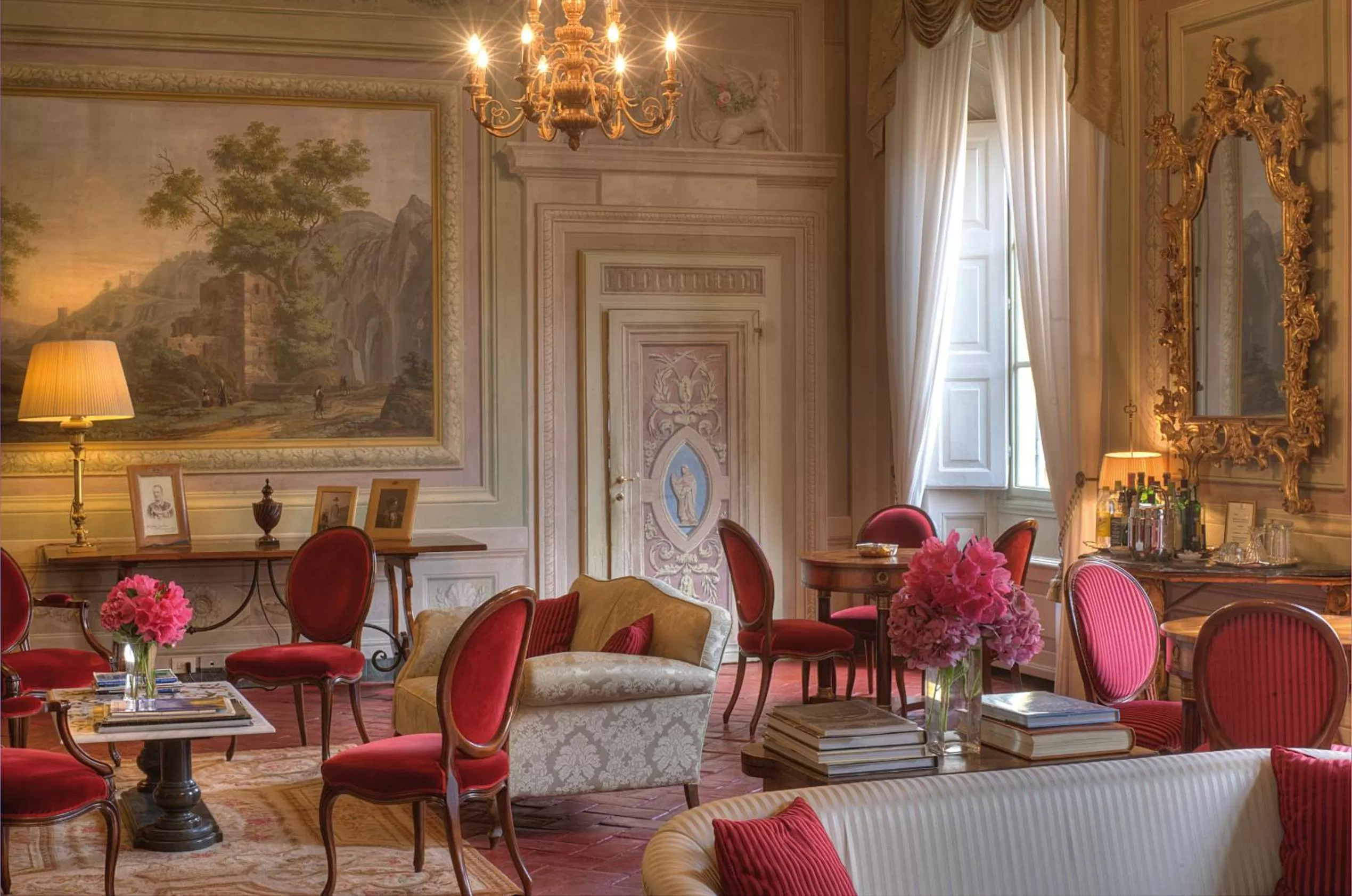 Communal lounge/ TV room in Palazzo Niccolini al Duomo Residenza D'Epoca