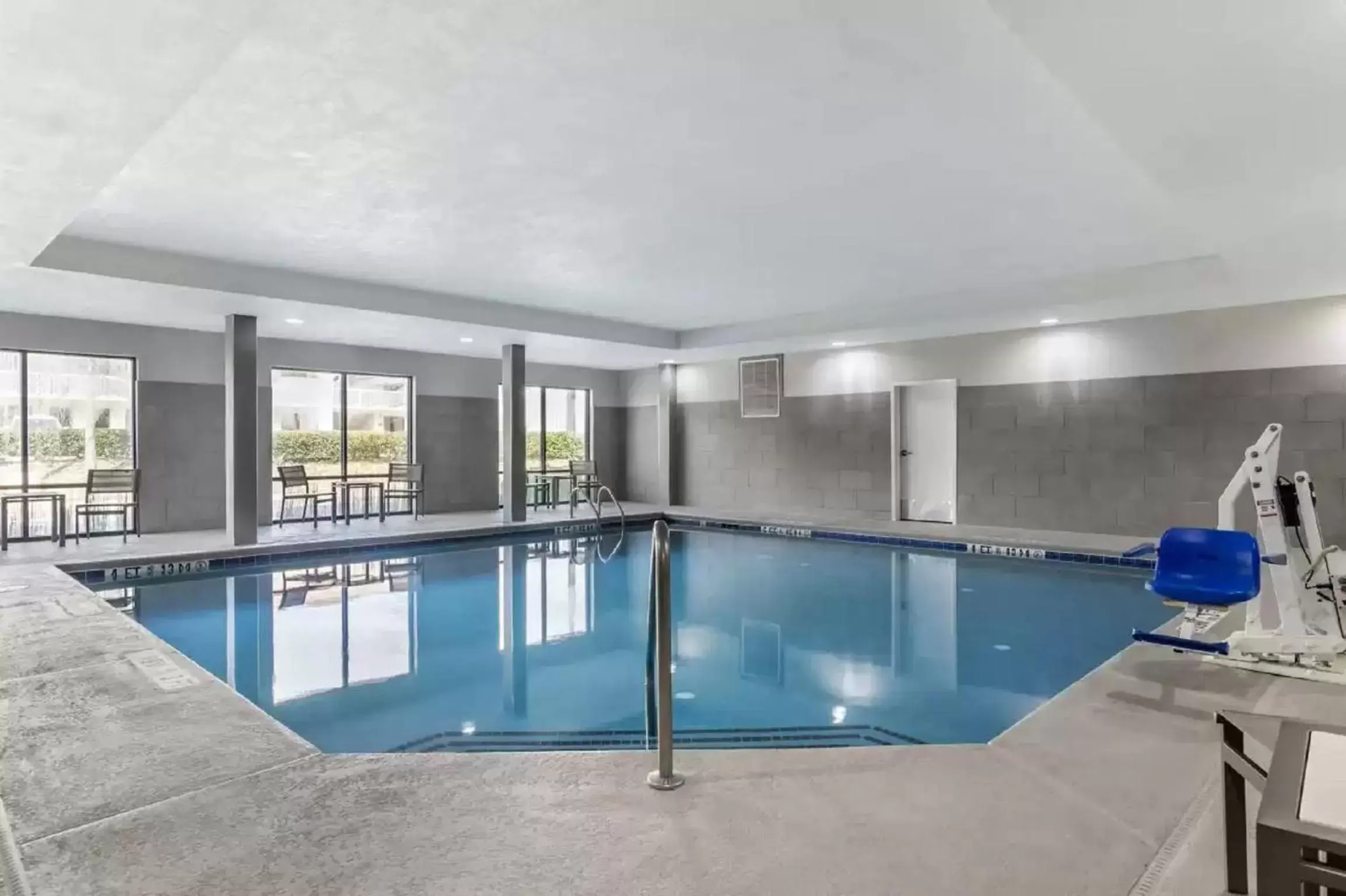 , Swimming Pool in Comfort Suites McDonough Atlanta South