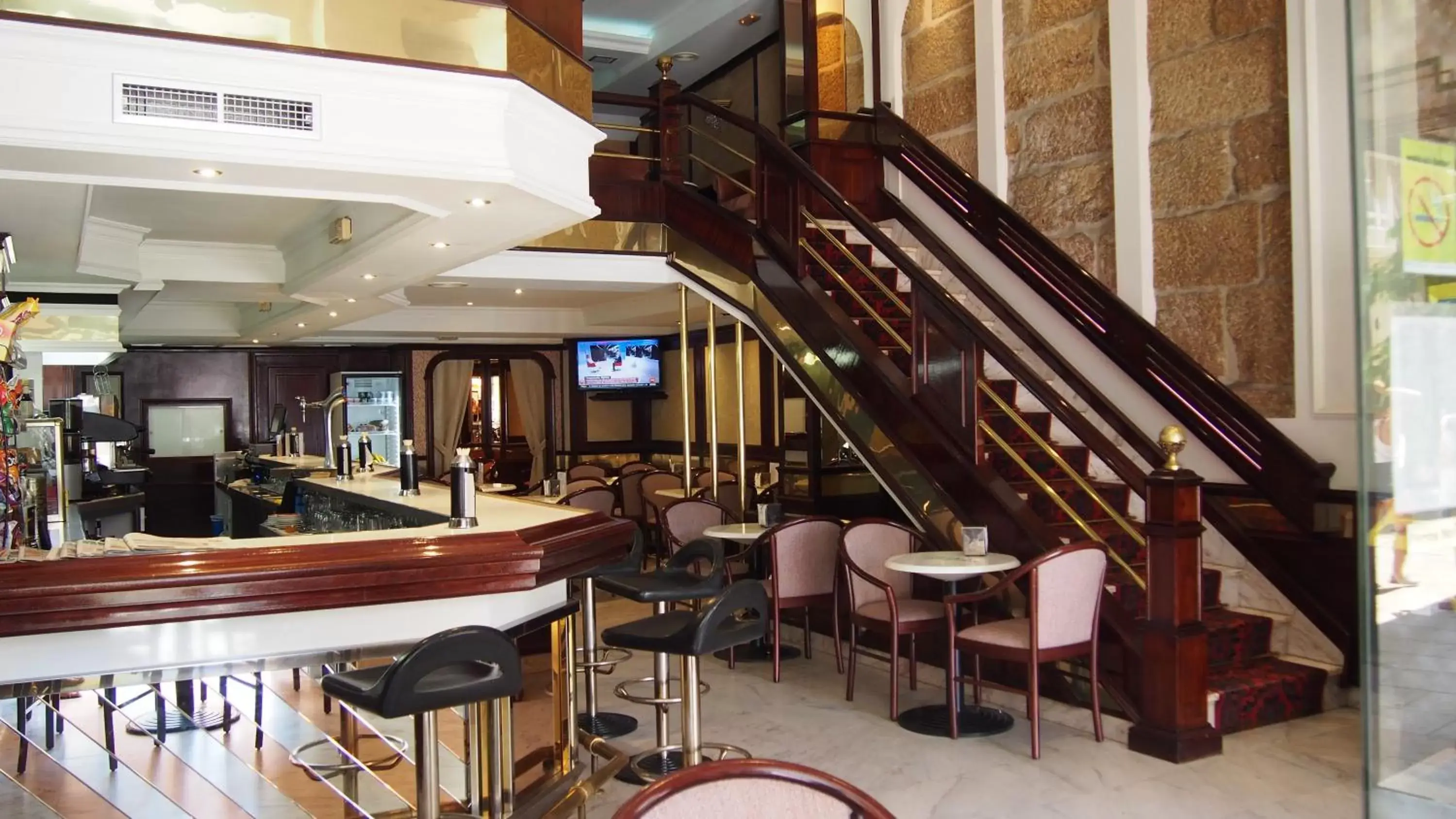 Lounge or bar, Lounge/Bar in Hotel Compostela Vigo