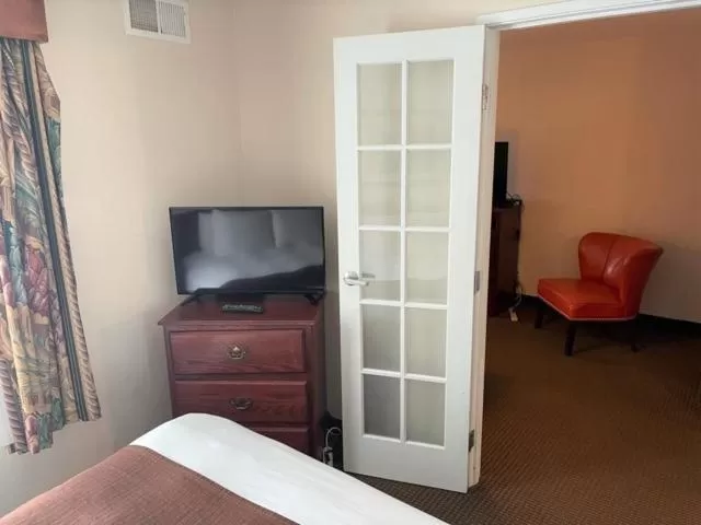 Bed in River Hills Hotel- Mankato