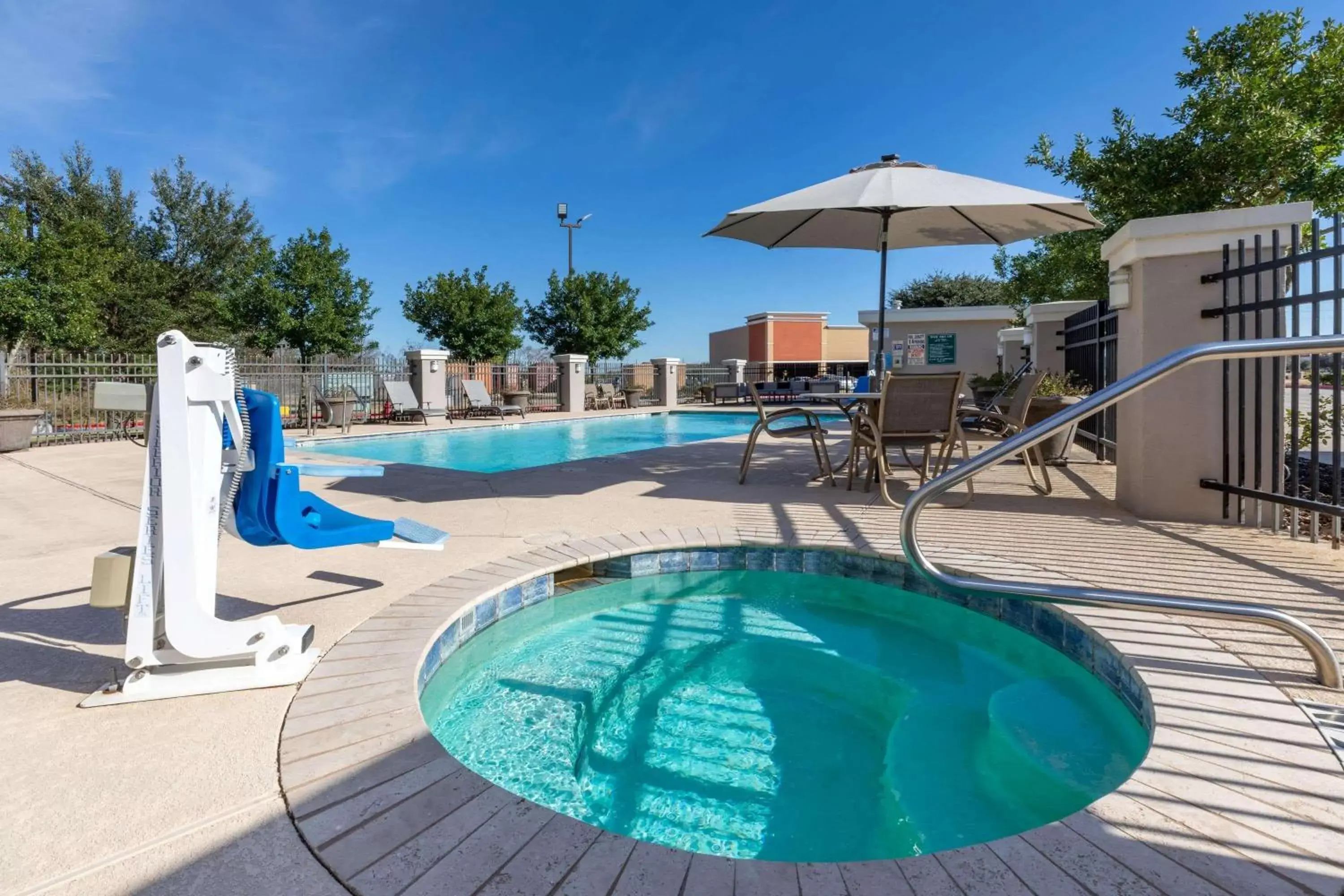 Activities, Swimming Pool in La Quinta by Wyndham Houston NW Beltway8/WestRD