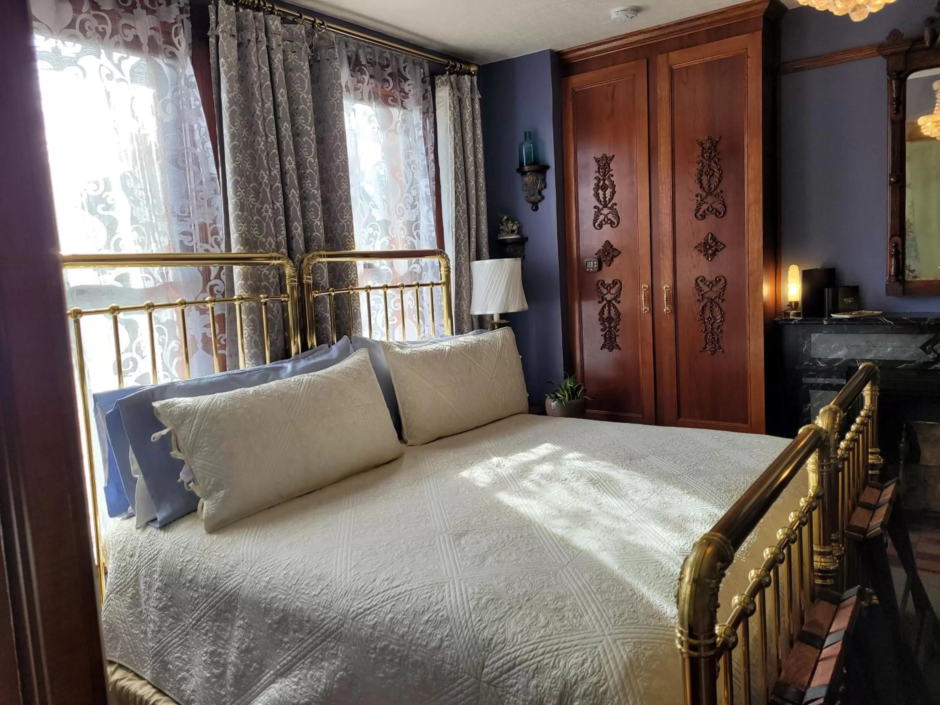 King Room in Buffalo Harmony House