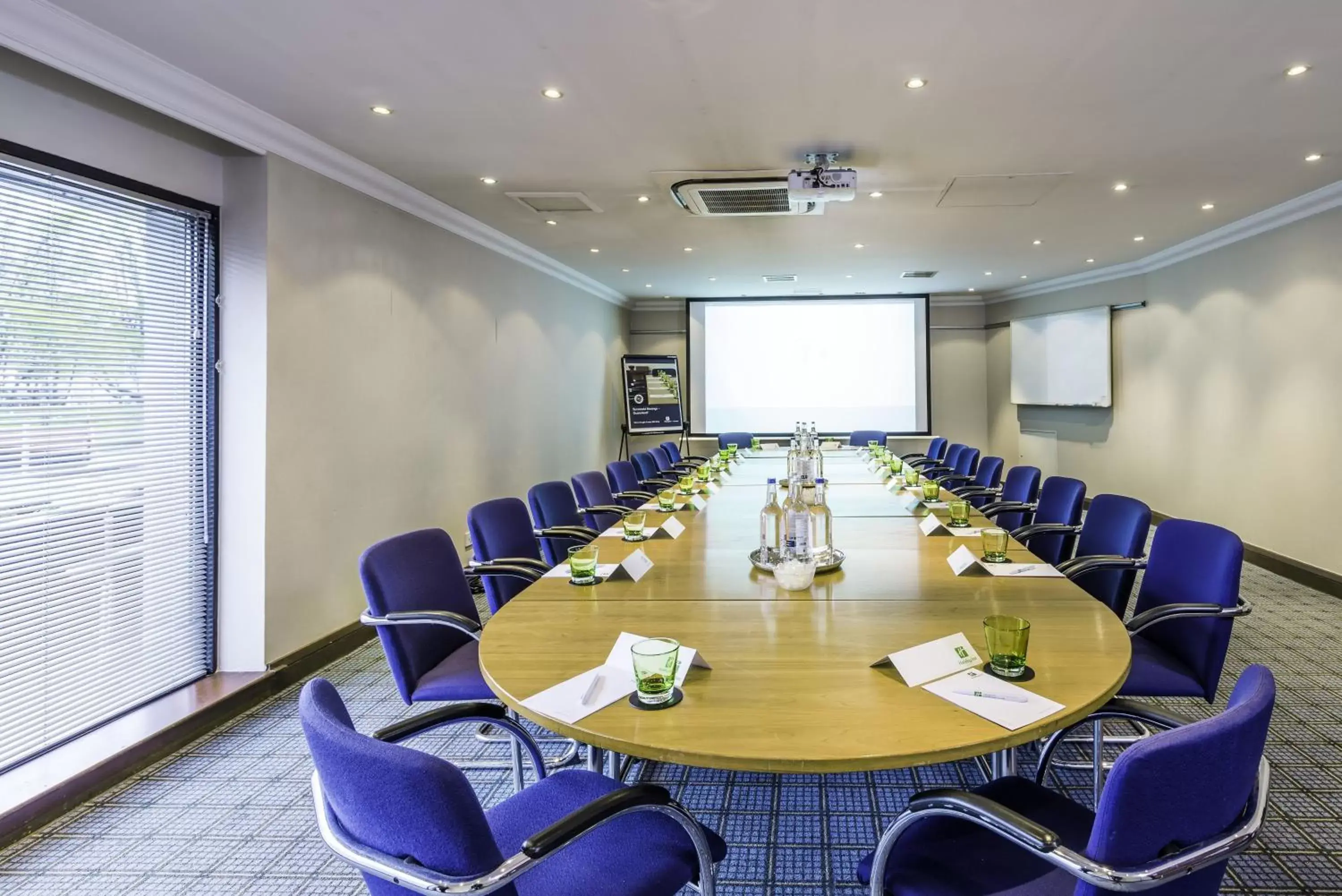 Meeting/conference room in Holiday Inn - Glasgow Airport, an IHG Hotel