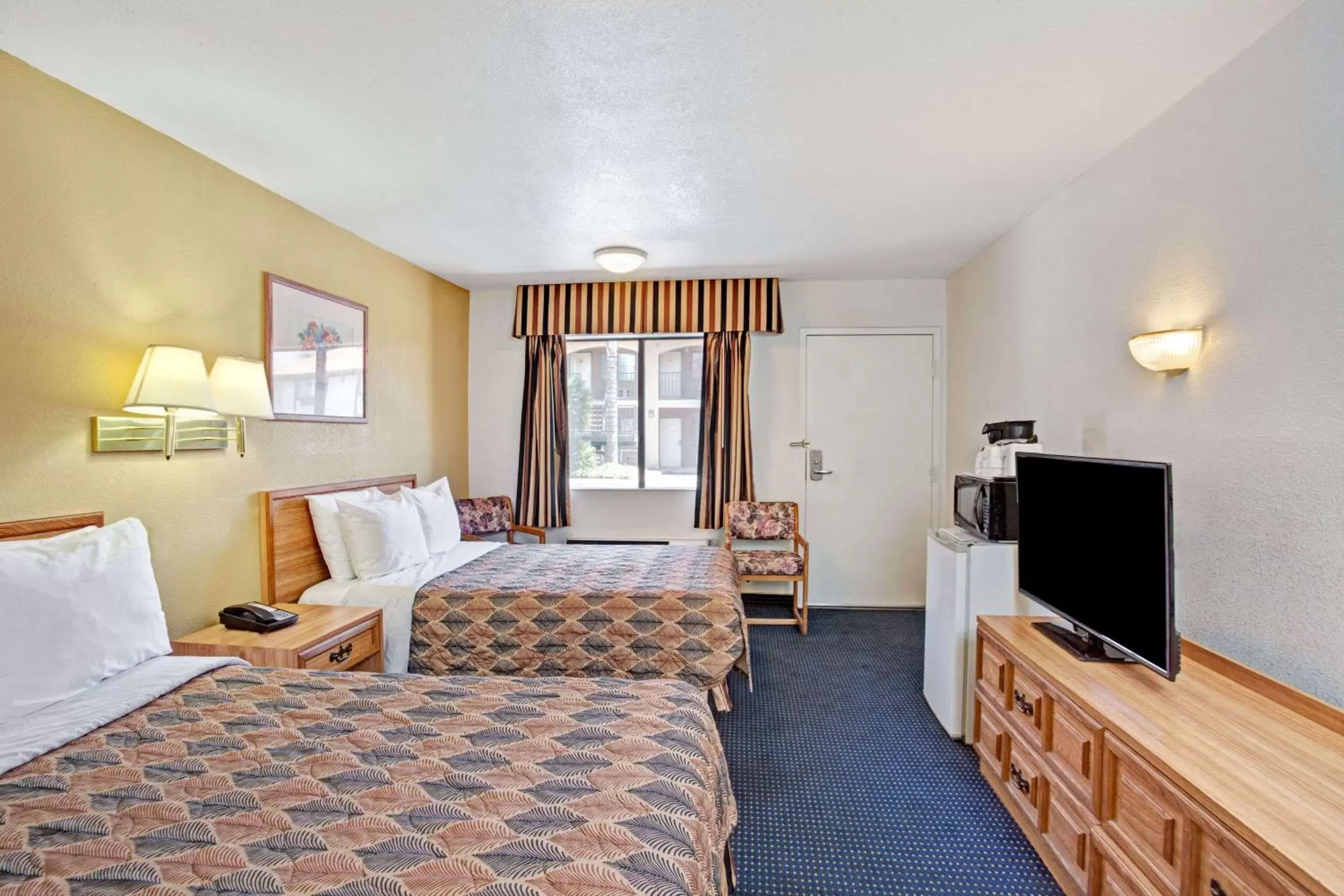 Photo of the whole room in Travelodge by Wyndham Banning Casino and Outlet Mall