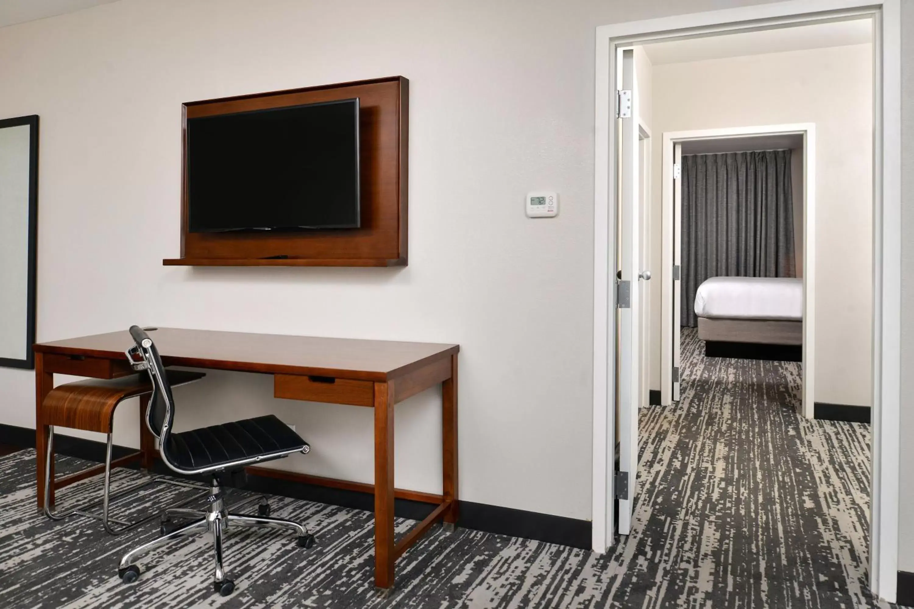 Bedroom, TV/Entertainment Center in Four Points by Sheraton Omaha Midtown