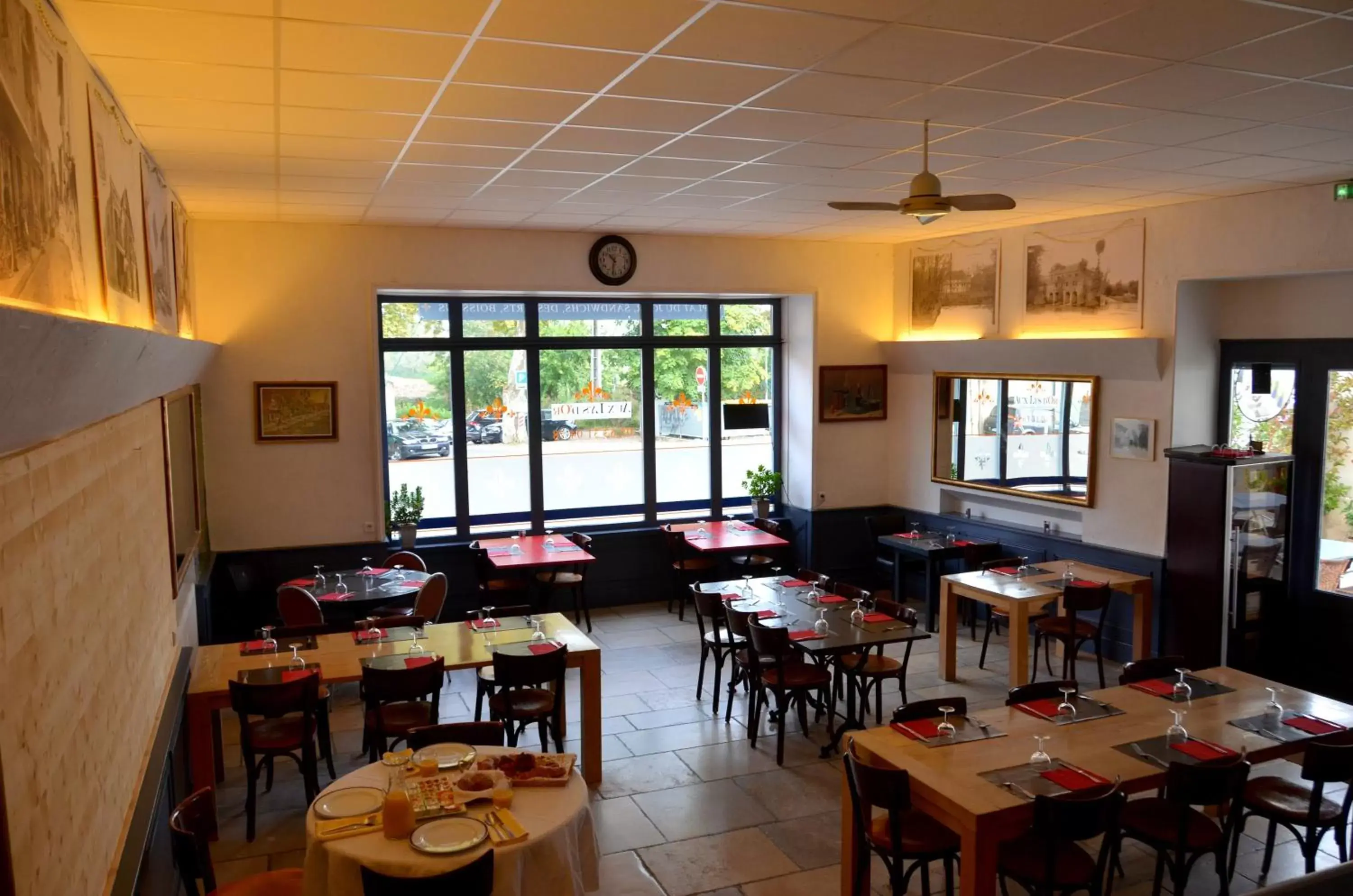 Restaurant/Places to Eat in Aux Lys d'Or