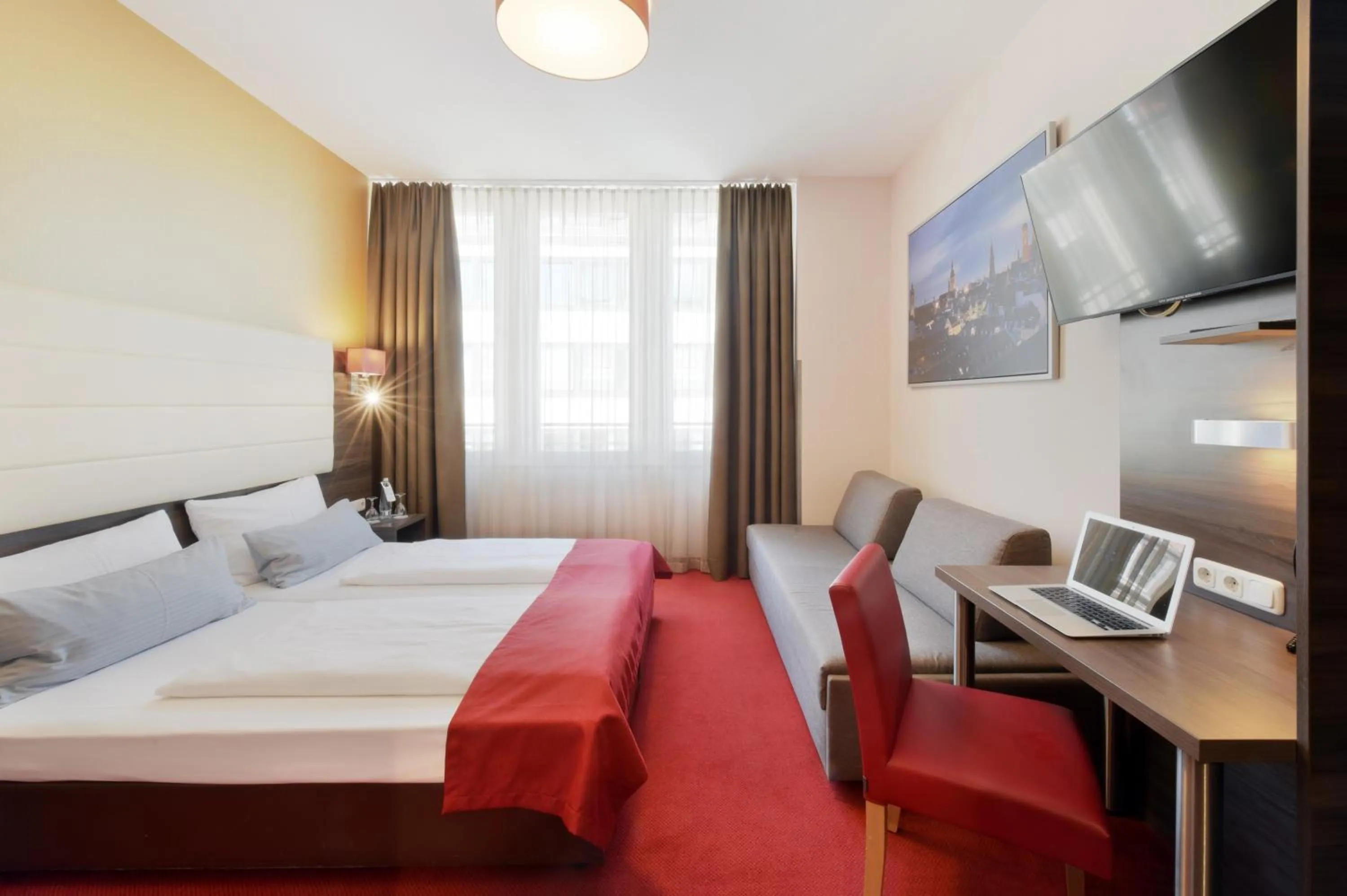 Photo of the whole room, Bed in KOOS Hotel&Apartments - City Aparthotel