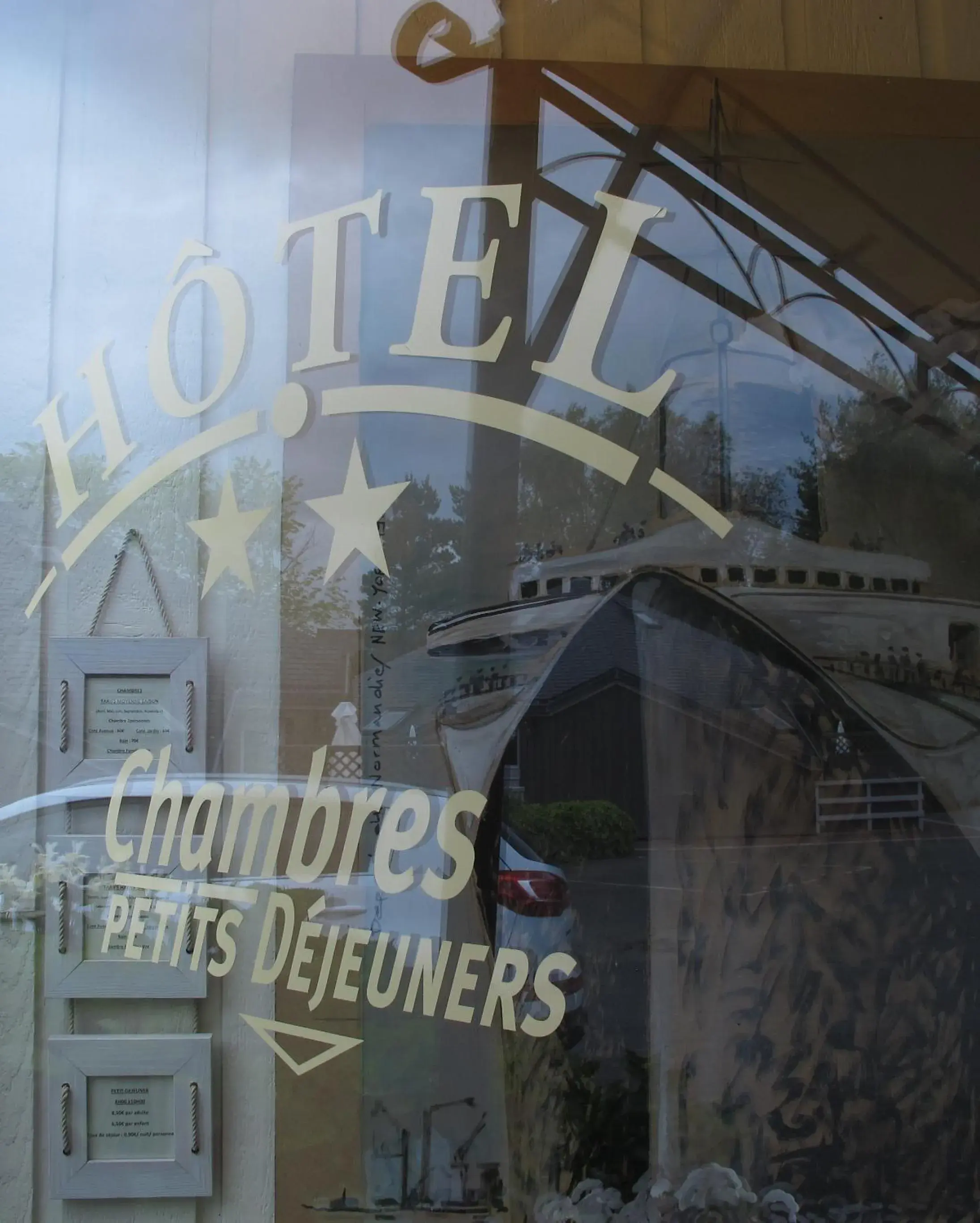 Facade/entrance, Property Logo/Sign in Hotel Nuit Et Jour - La Maison de Lucile