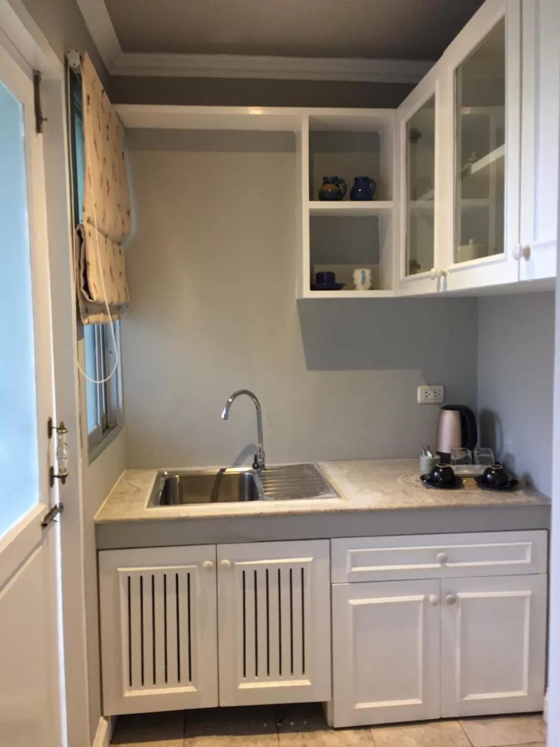 Photo of the whole room in At Pingnakorn Nimman Hotel