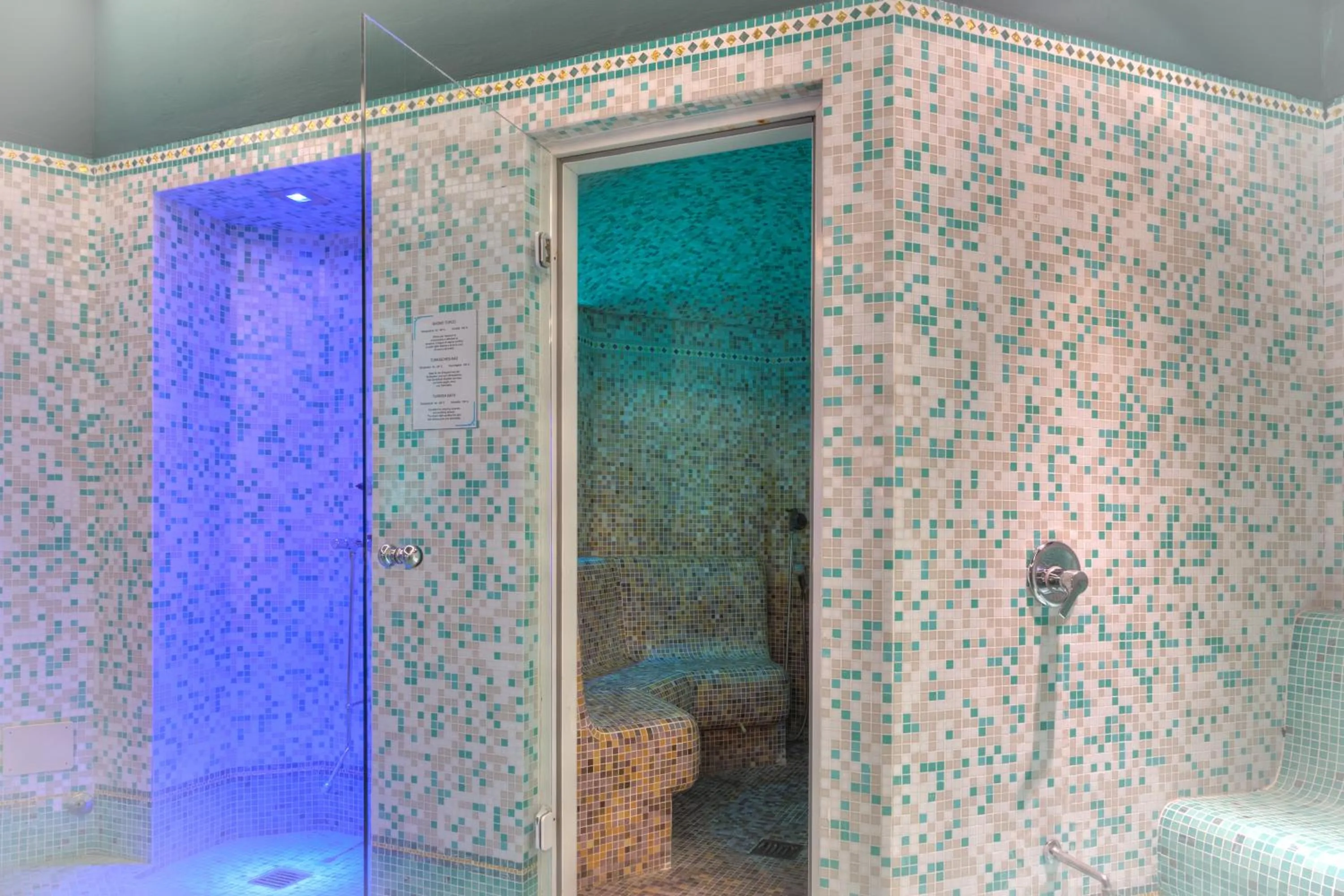 Steam room in Parc Hotel Gritti