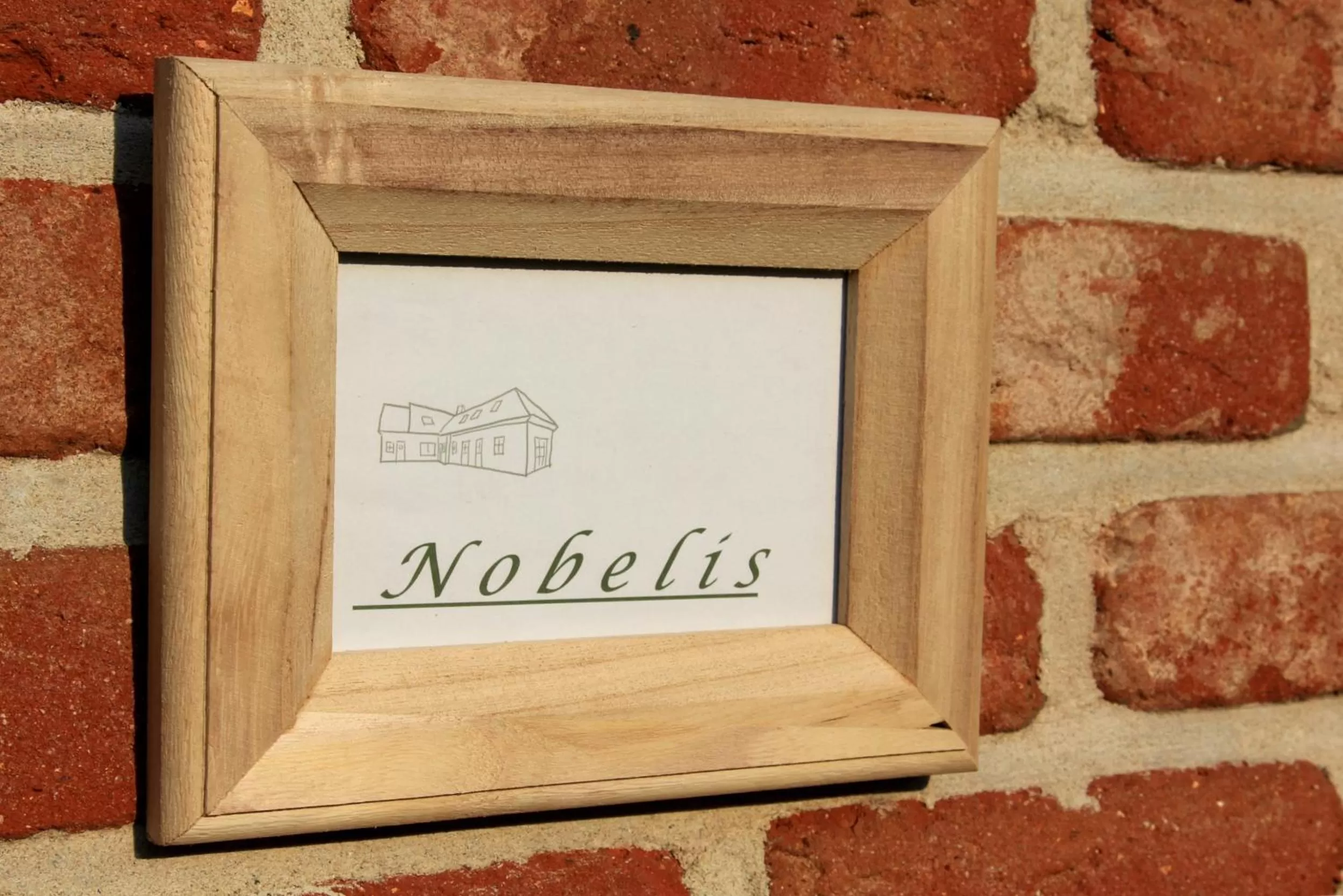 Decorative detail in B&B Laurus