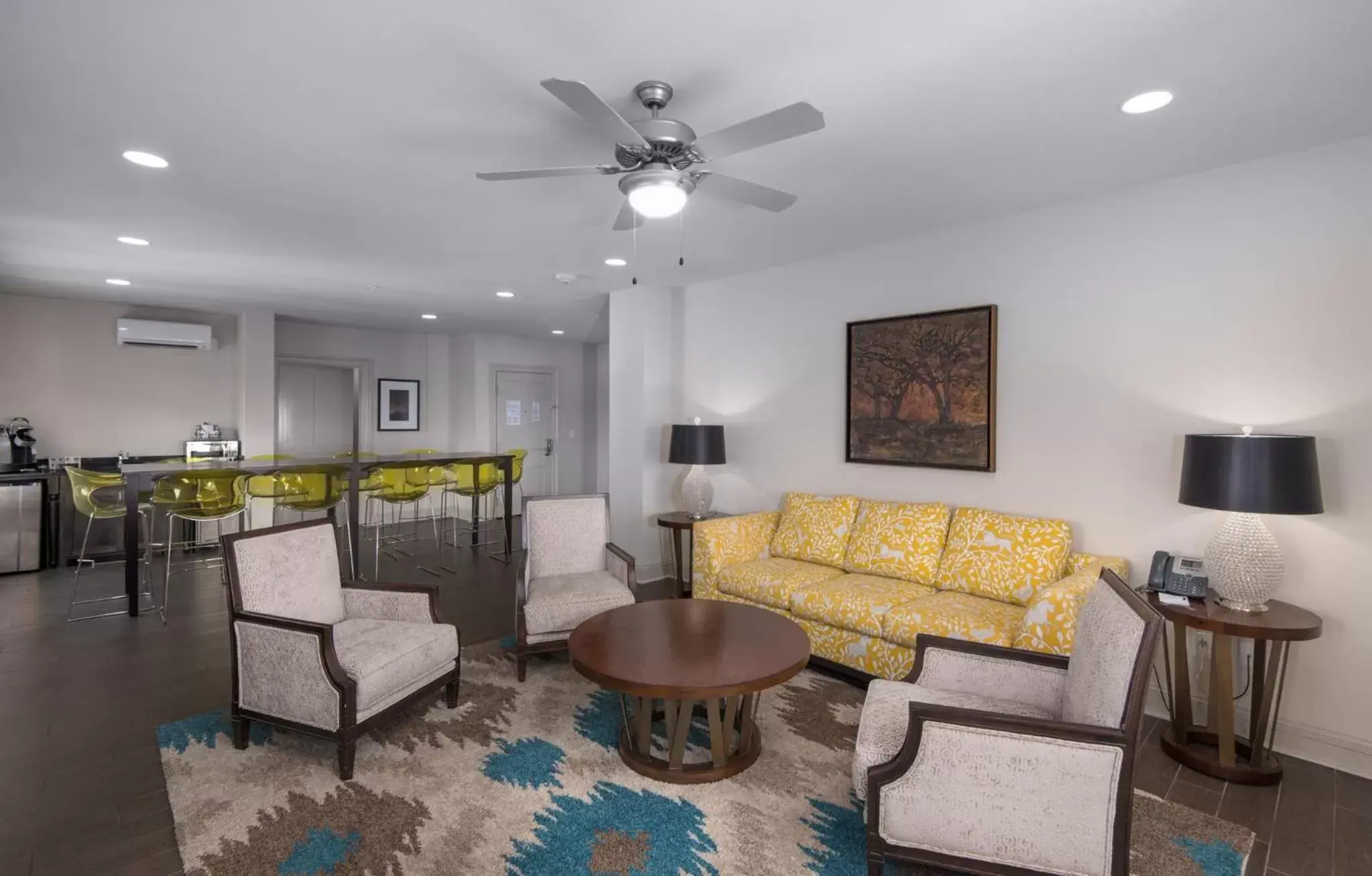 Living room, Seating Area in White House Hotel