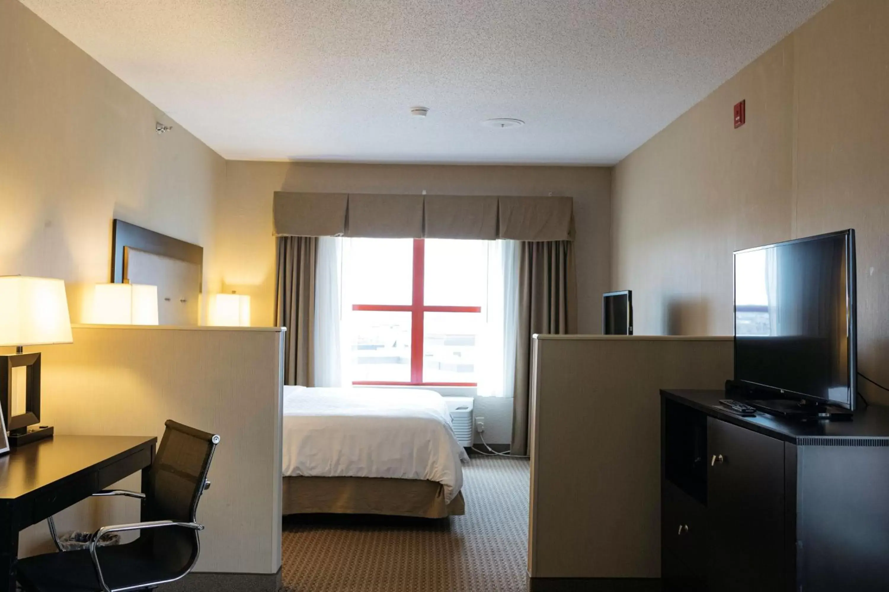 Photo of the whole room, TV/Entertainment Center in Holiday Inn Express & Suites - Olathe North, an IHG Hotel