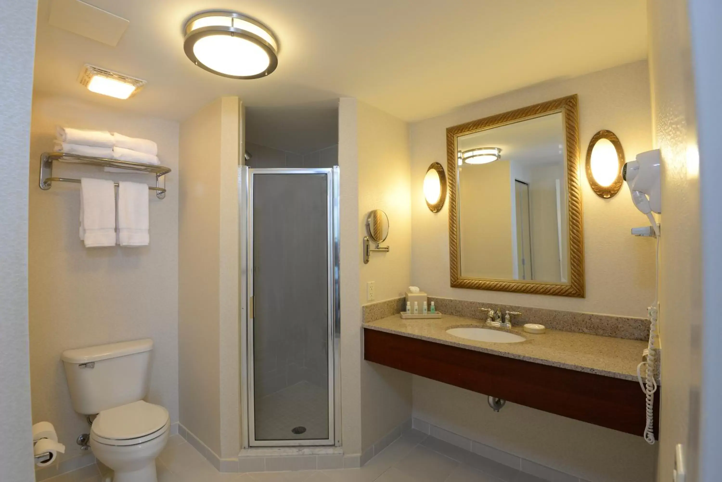 Bathroom in Rod 'N' Reel Resort Bathroom in Rod 'N' Reel Resort