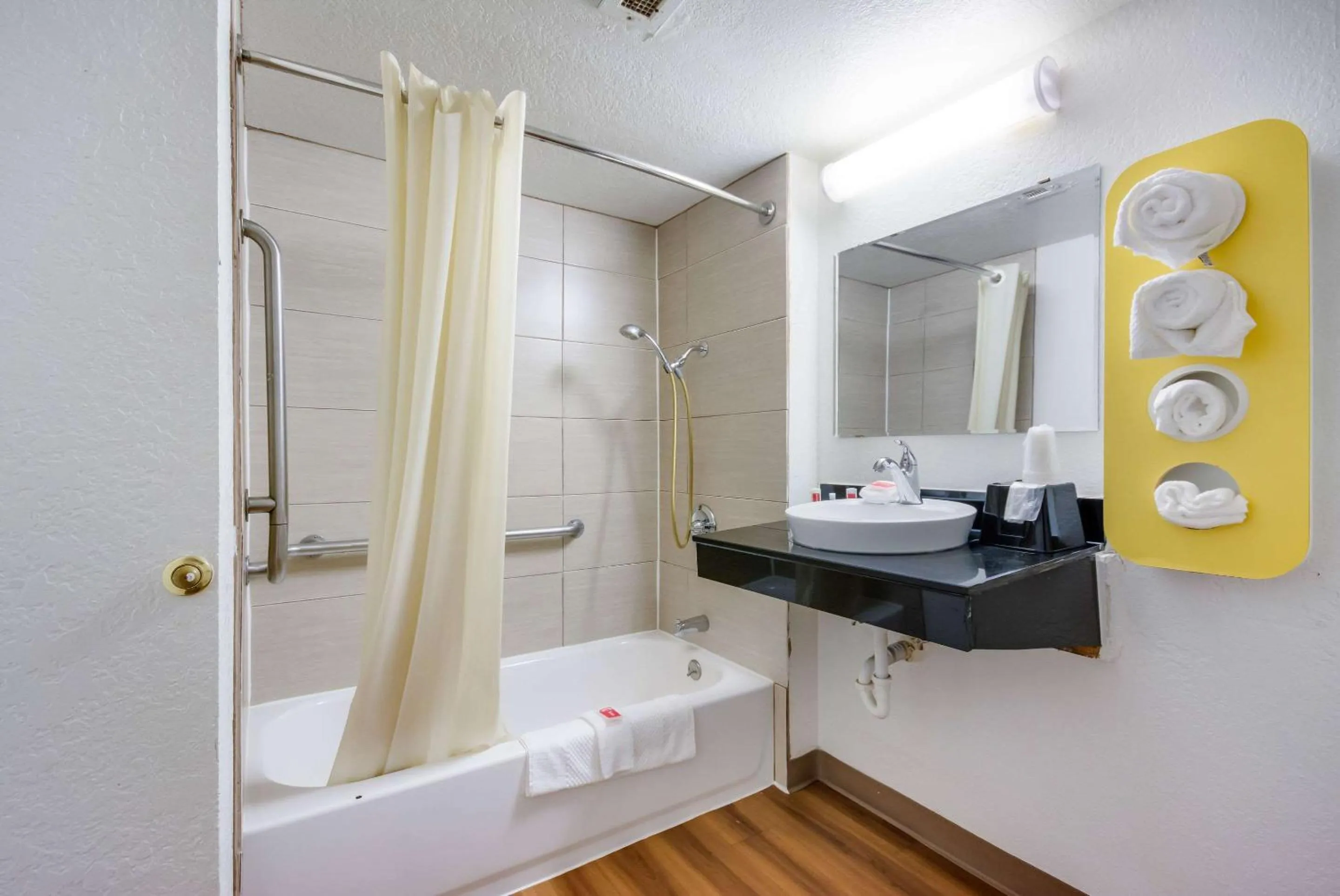 Bathroom in Econo Lodge