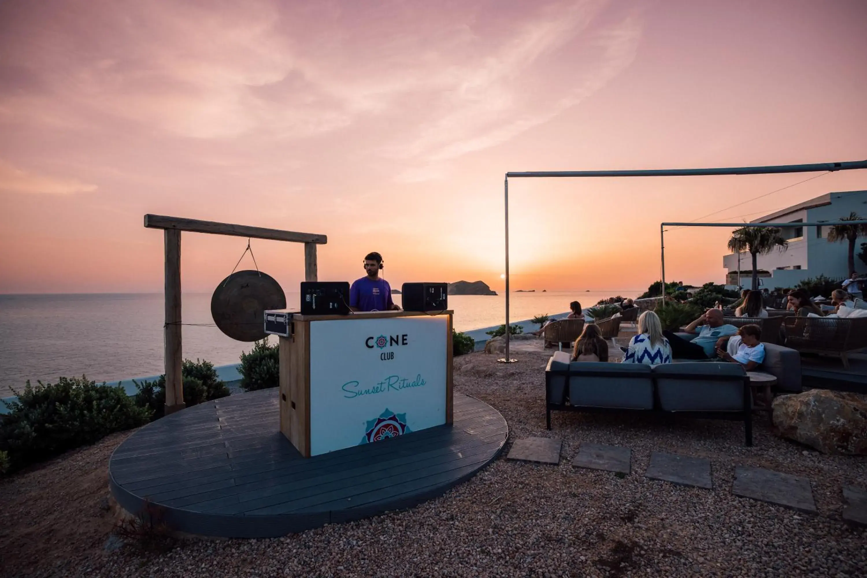 Entertainment in 7Pines Resort Ibiza