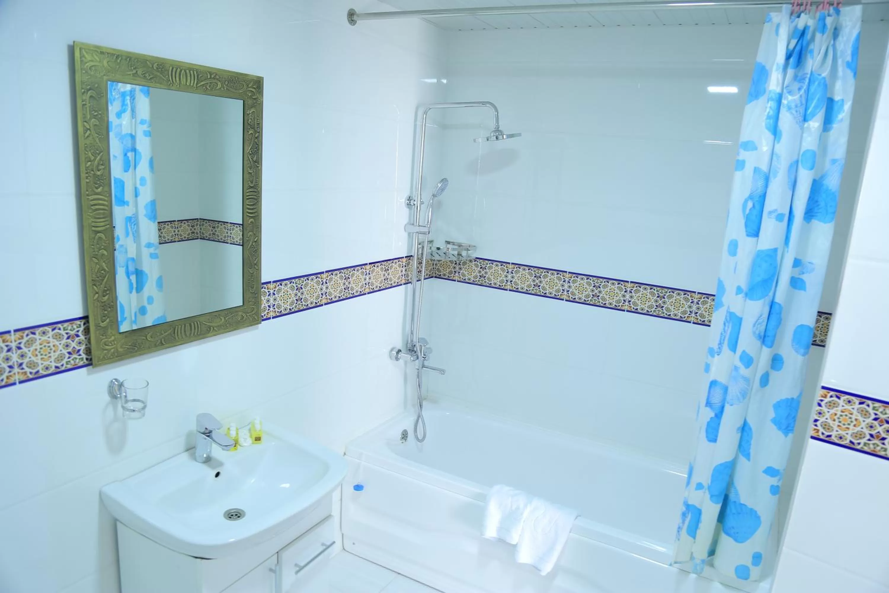 Shower in As-Salam Boutique Hotel