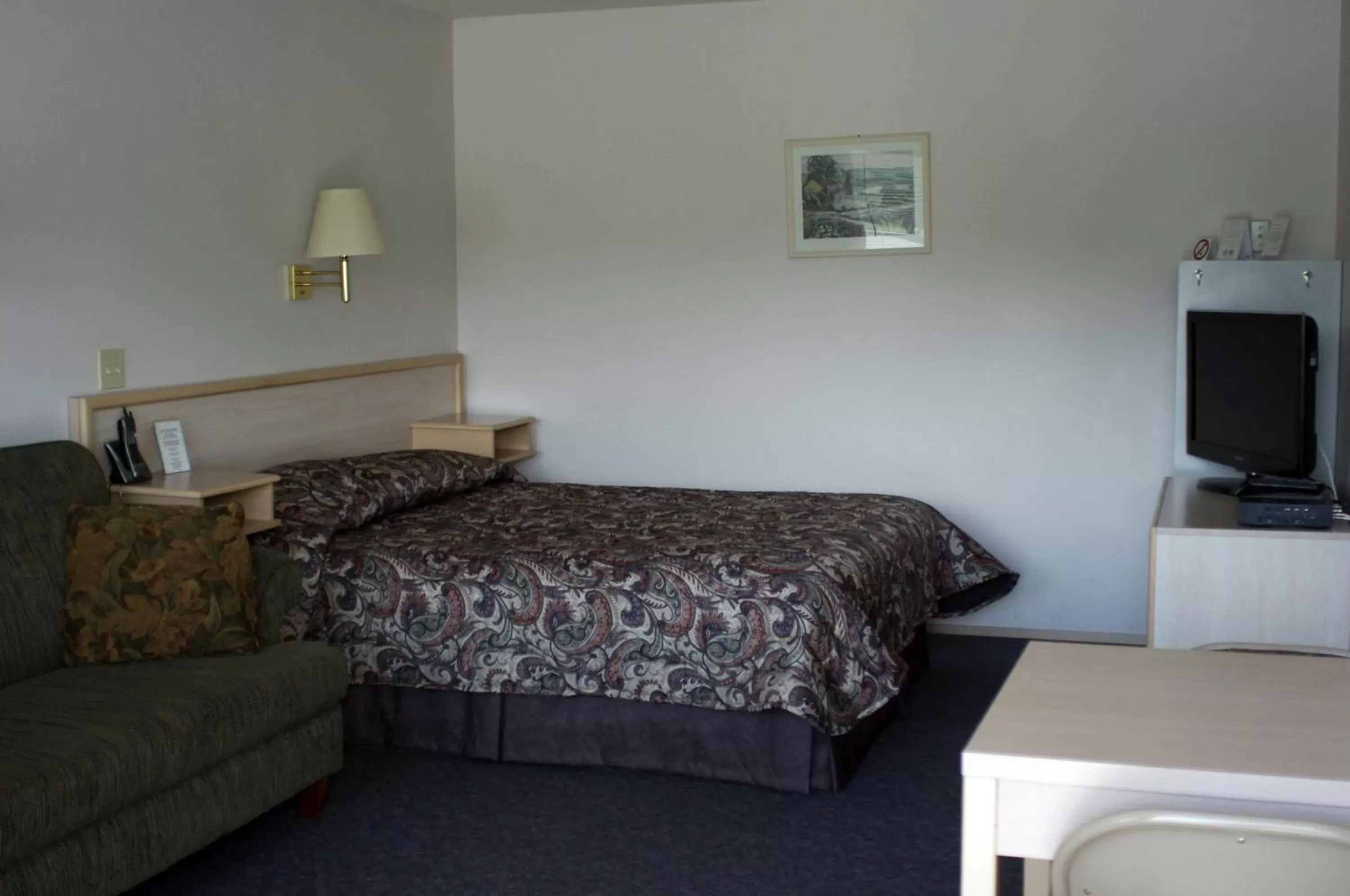 Bedroom, Bed in Ace Western Motel