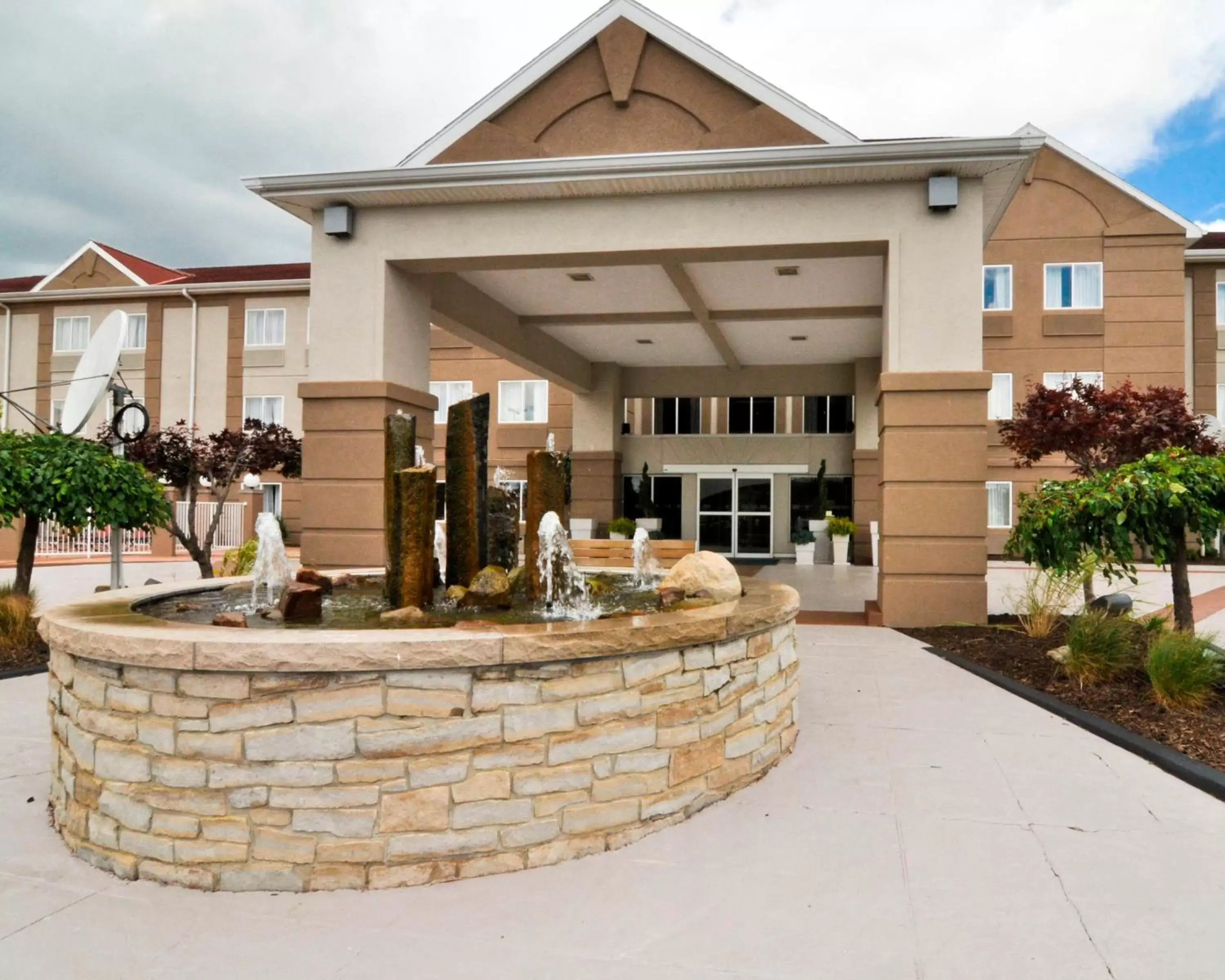 Property building in Holiday Inn Express Hotel & Suites Port Clinton-Catawba Island, an IHG Hotel