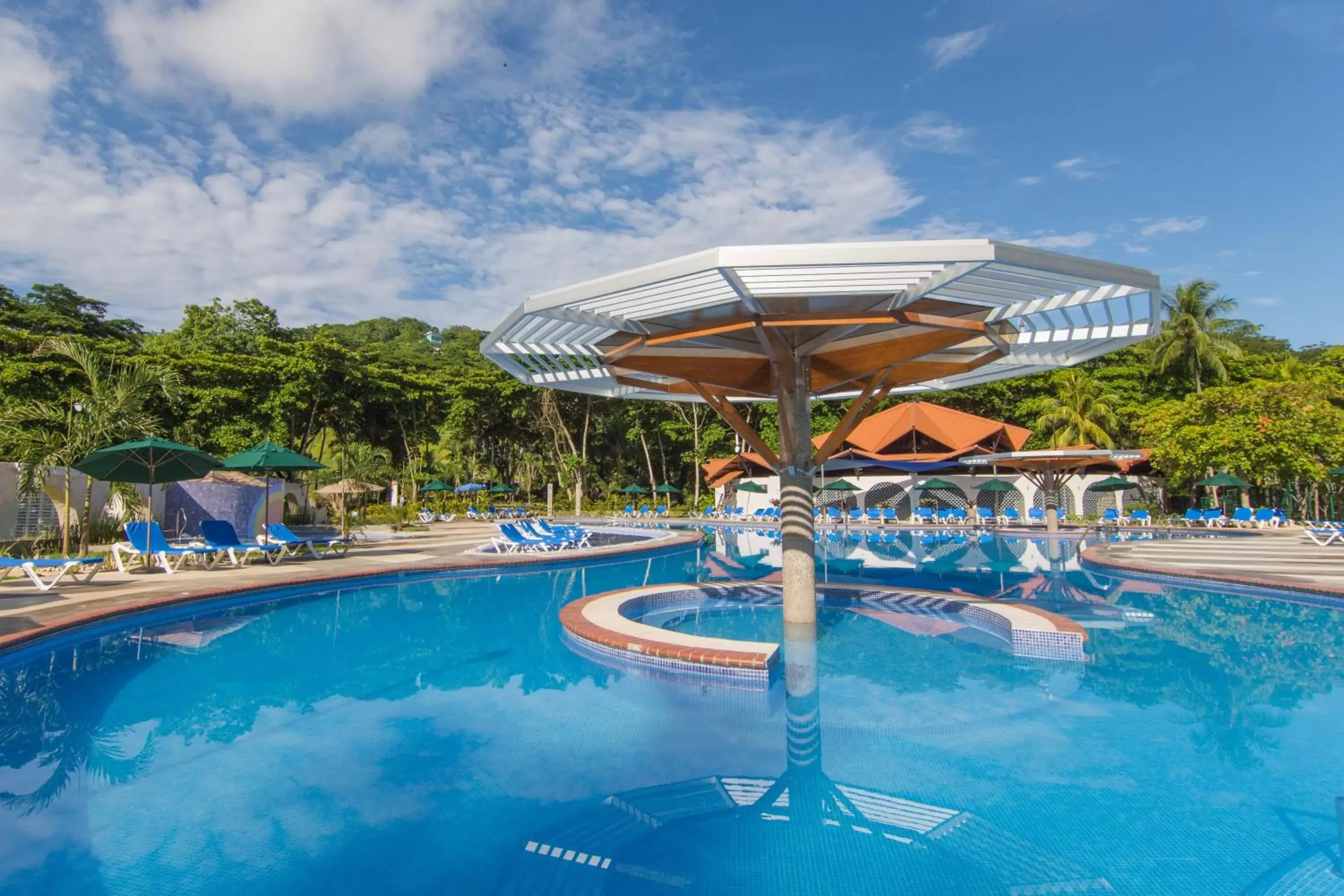 Swimming Pool in Hotel Punta Leona