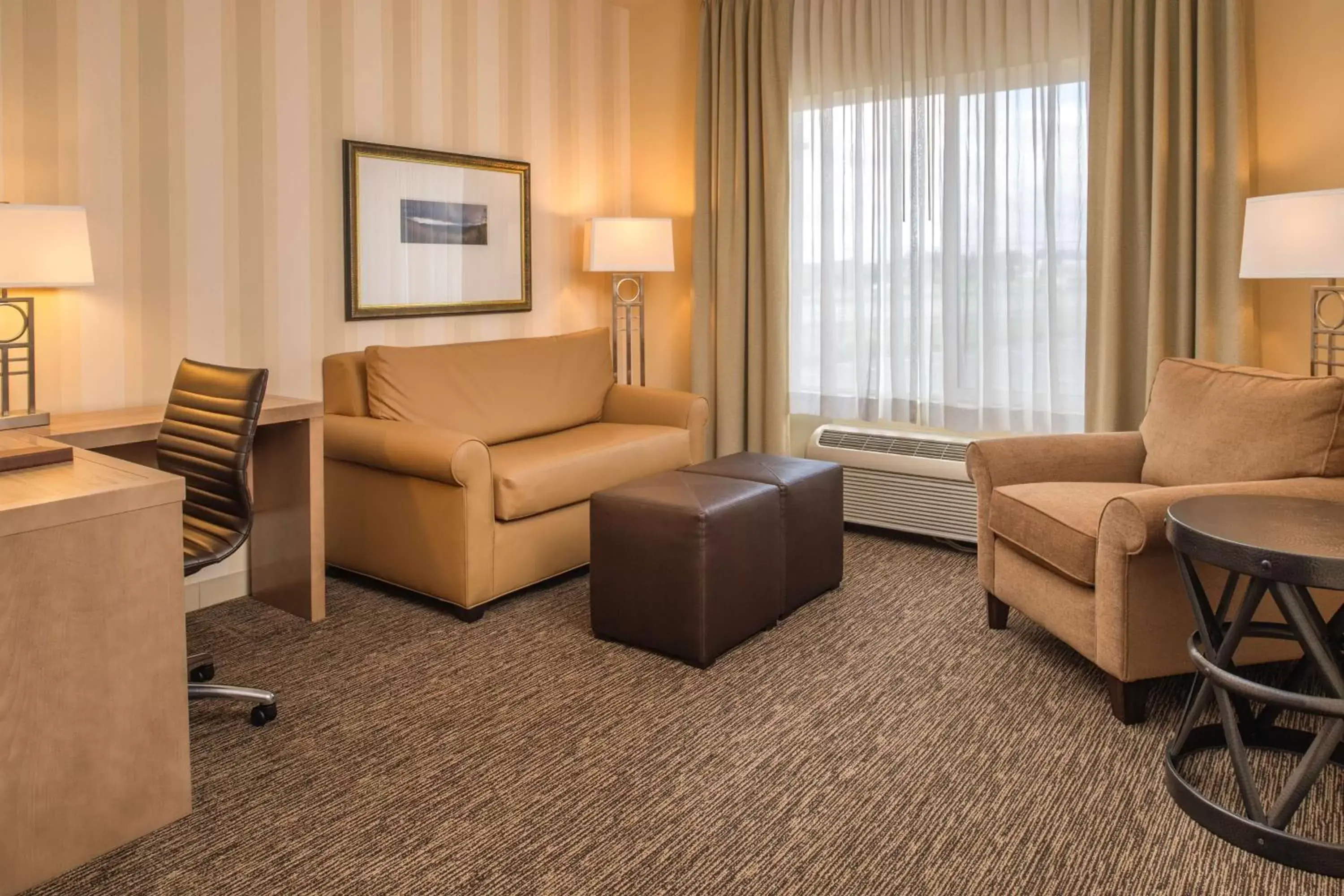 Bedroom, Seating Area in DoubleTree by Hilton Portland - Beaverton