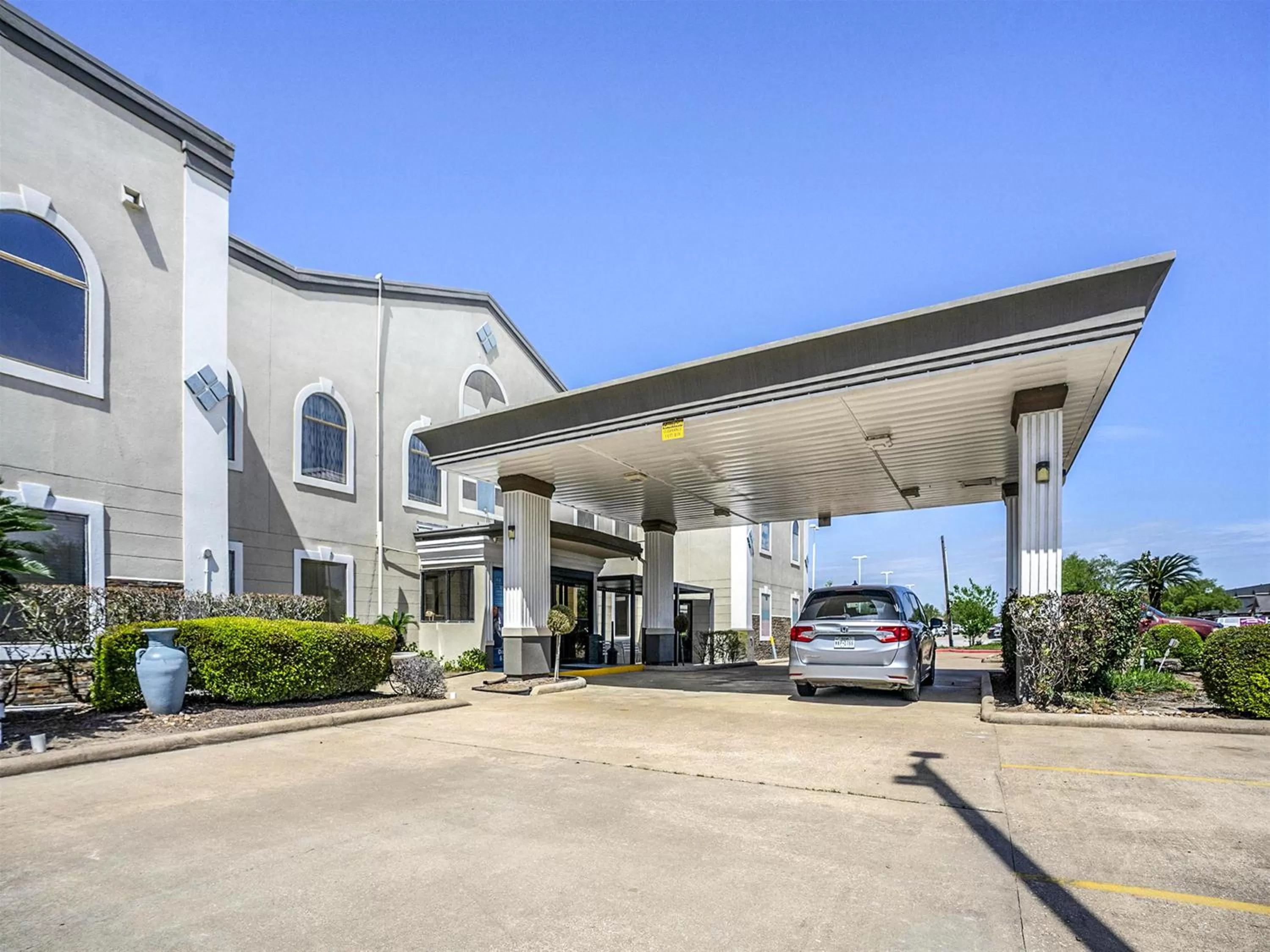 Days Inn & Suites by Wyndham Webster NASA-ClearLake-Houston