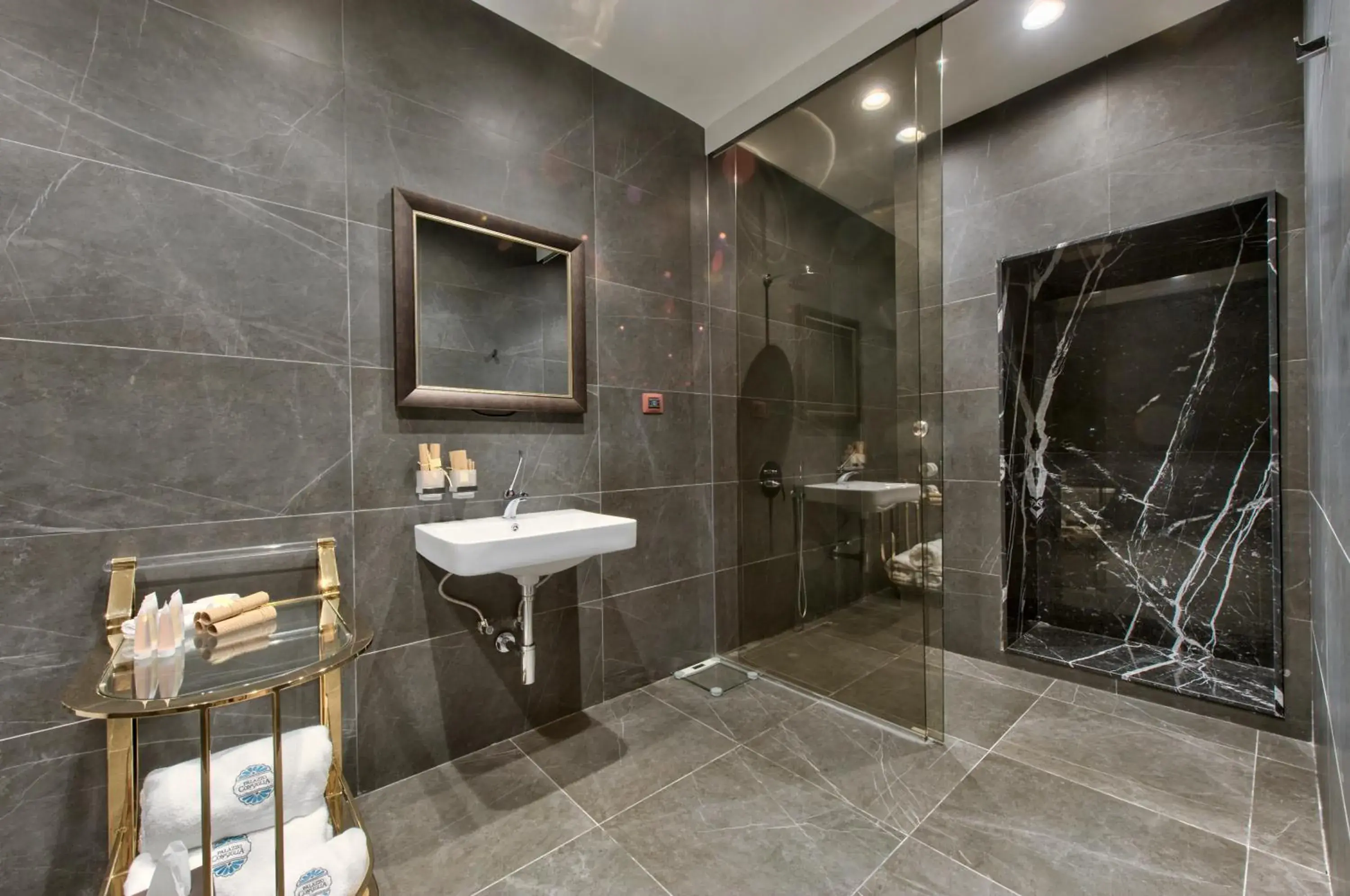 Bathroom in Palazzo Consiglia - IK Collection