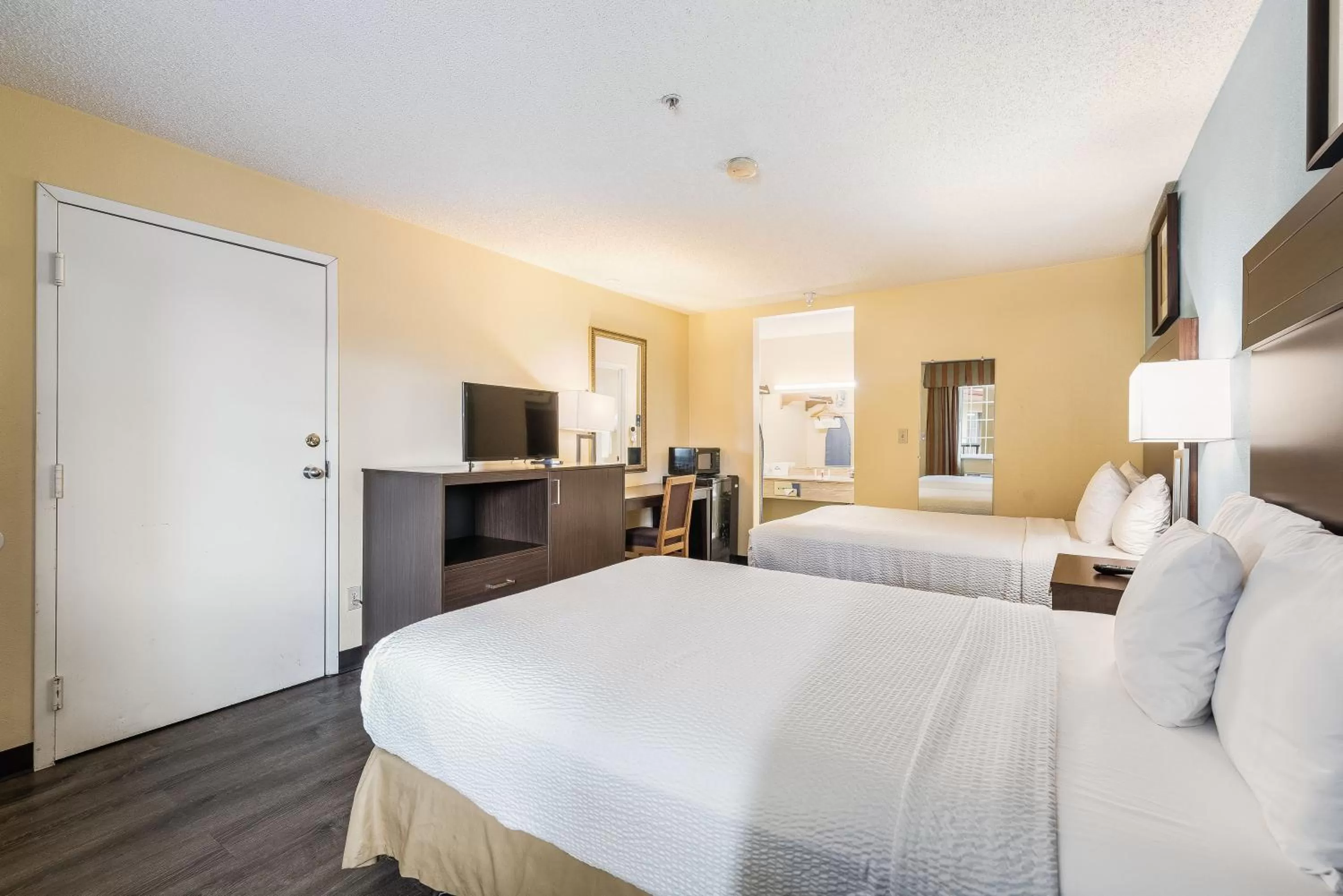 Bed in Days Inn by Wyndham Federal Way
